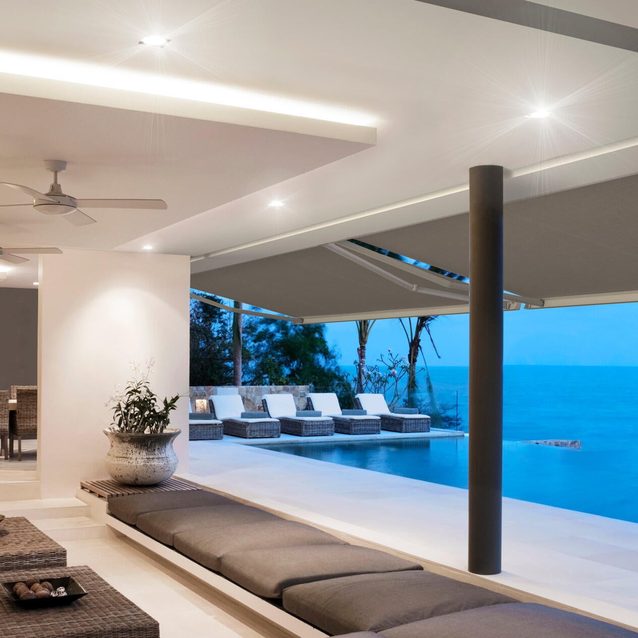 Store banne motorisé 4 x 3.5 m Aix2 XL blanc LED, toile acrylique cappuccino - 3