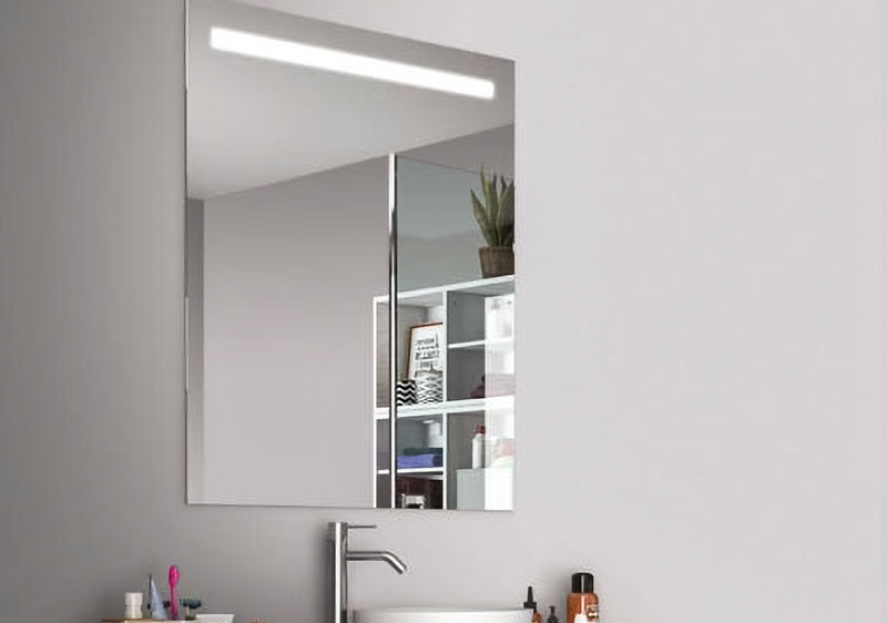 Leroy Merlin tiene un espejo de baño futurista: con luz LED bastante  potente, sensor táctil y un diseño muy moderno