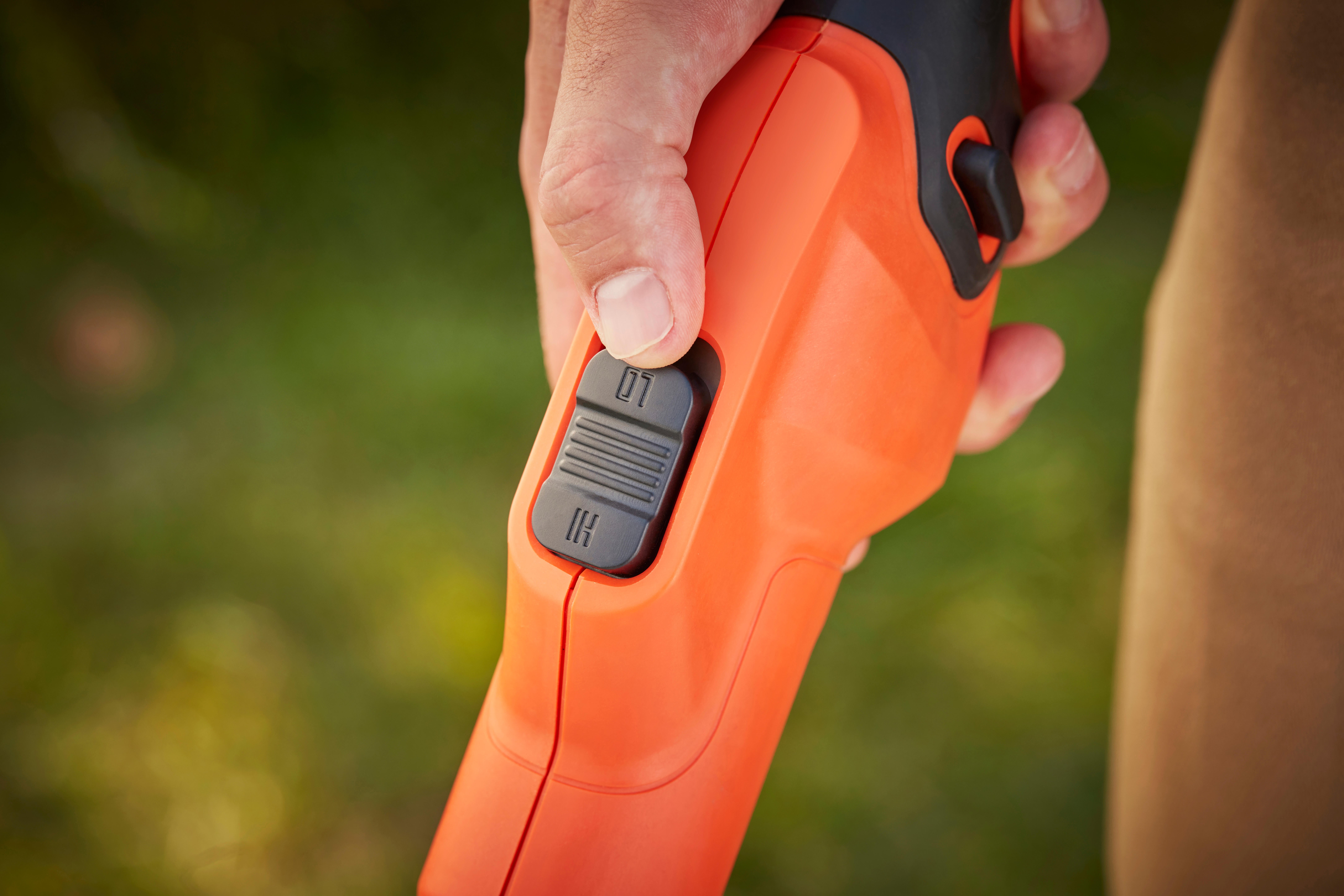 Coupe-bordure à batterie BLACK + DECKER Bcsta536l1, l.33 cm, 36 V - 5