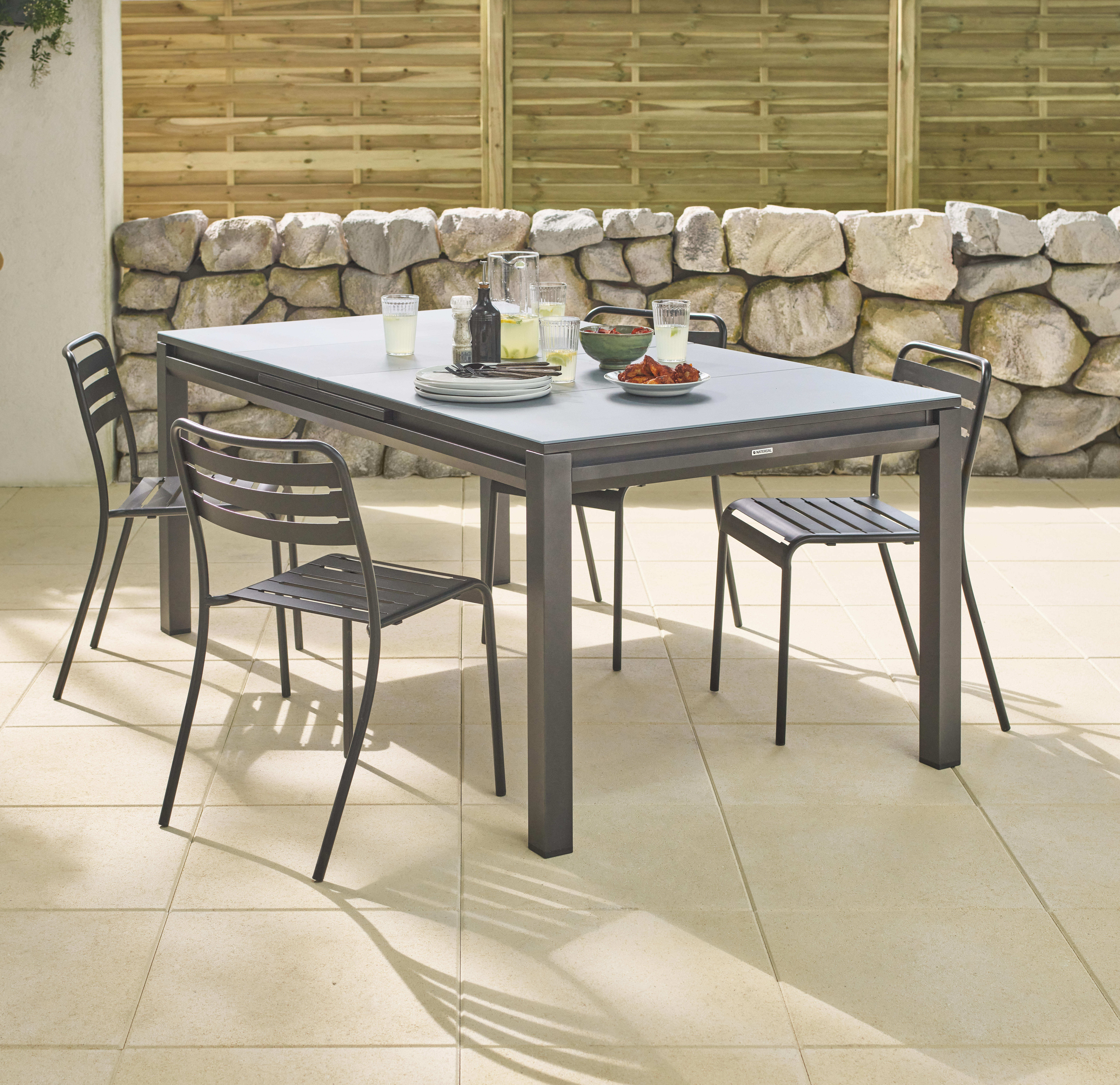 Tavolo da giardino allungabile Odyssea II NATERIAL in alluminio antracite con piano in vetro per 6 persone 180/240x100cm - 12