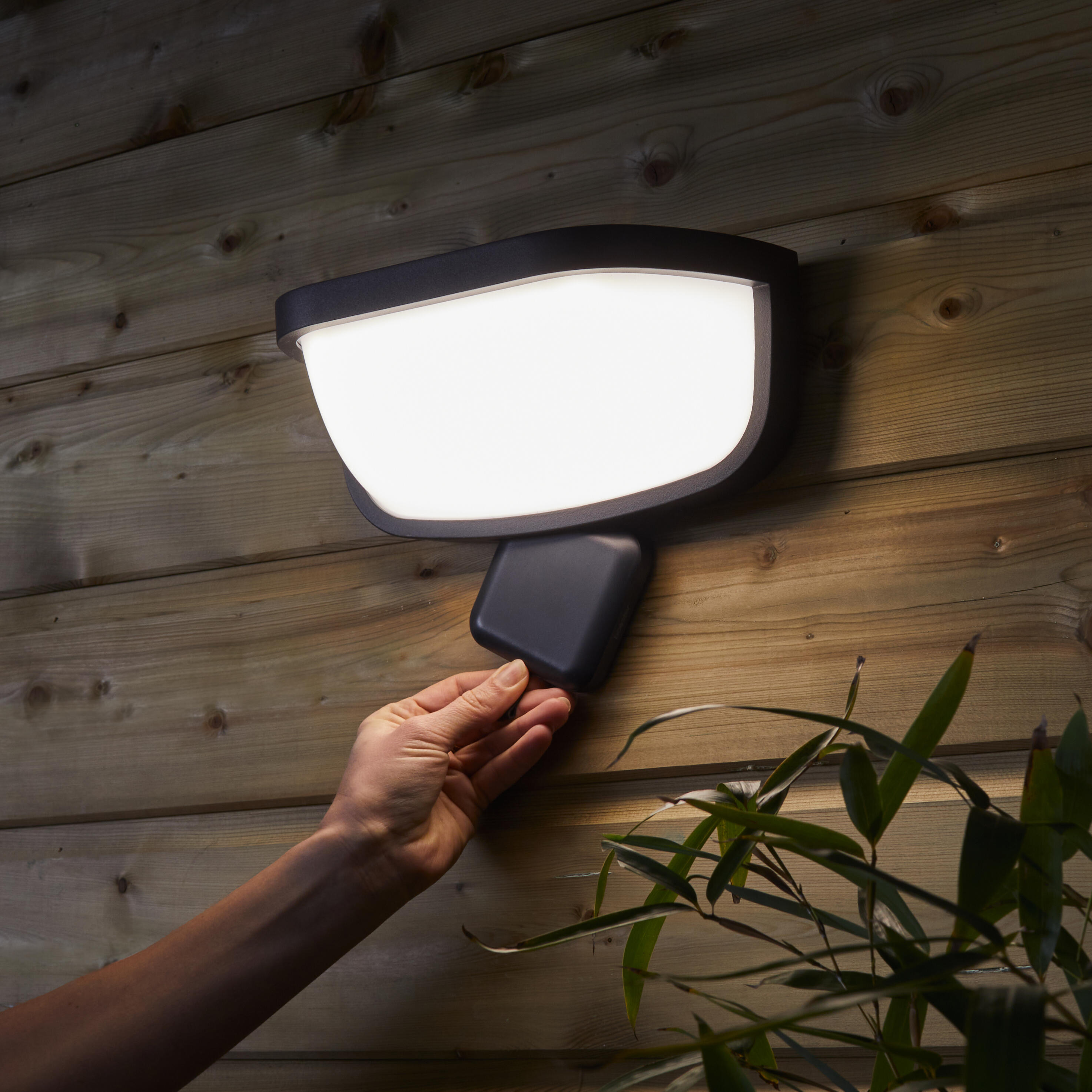 Applique solaire et rechargeable Booster Foley 150 à 900 Lumen noir INSPIRE - 2