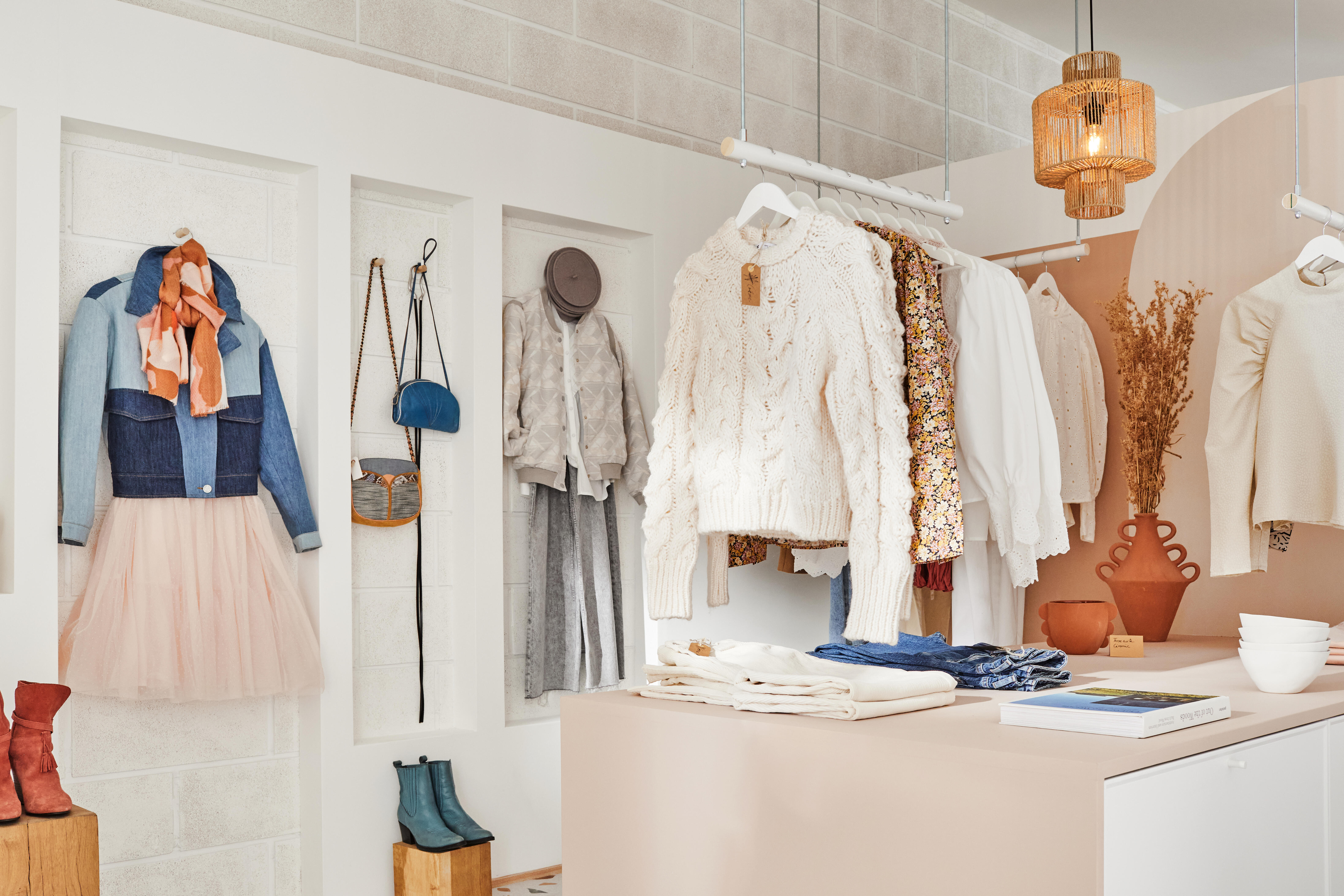 Lot de 4 cintres bois et acier blanc, H.23 x l.44.5 x P.4.8 cm - 9