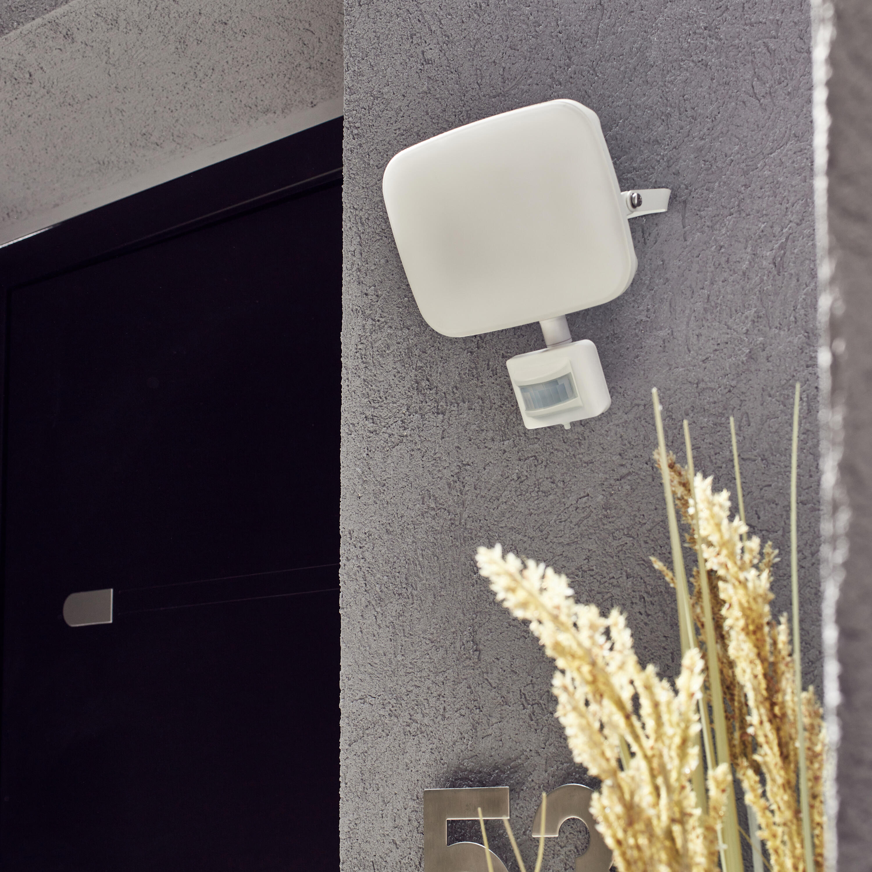 Naświetlacz zewnętrzny Kanti biały 4050 lm IP44 z czujnikiem LED Inspire - 4