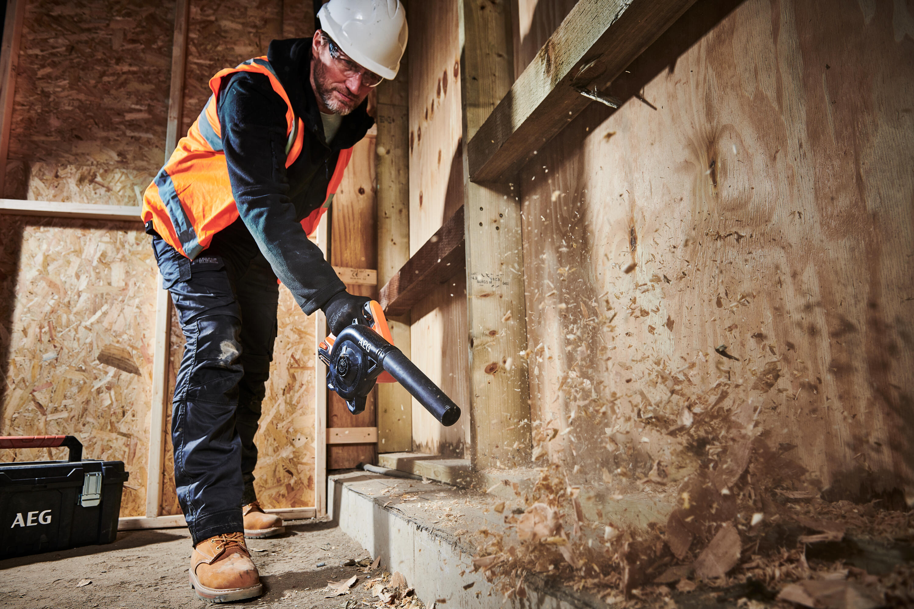 Souffleur à batterie 18 V AEG BGE18C2-0 - 2