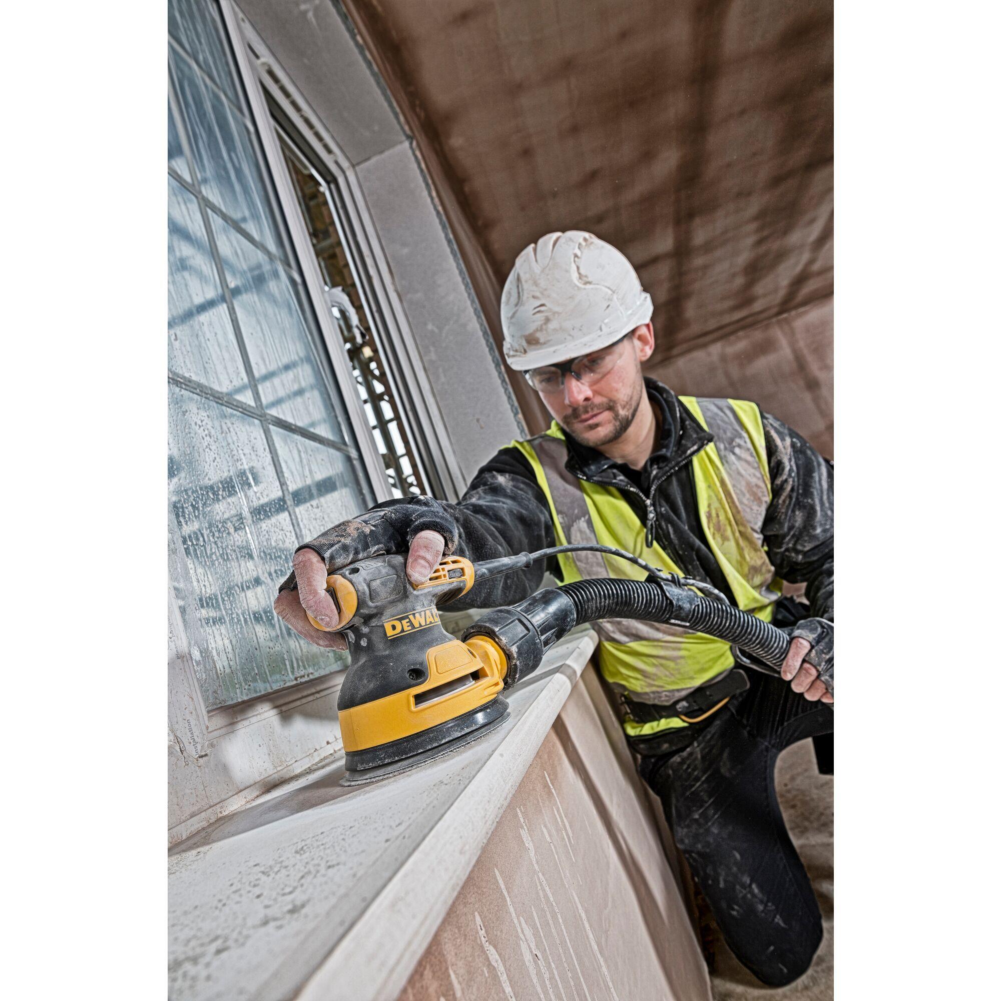 Lixadora excêntrica com fio 280 W 125 mm Dewalt DWE6423-QS - 18