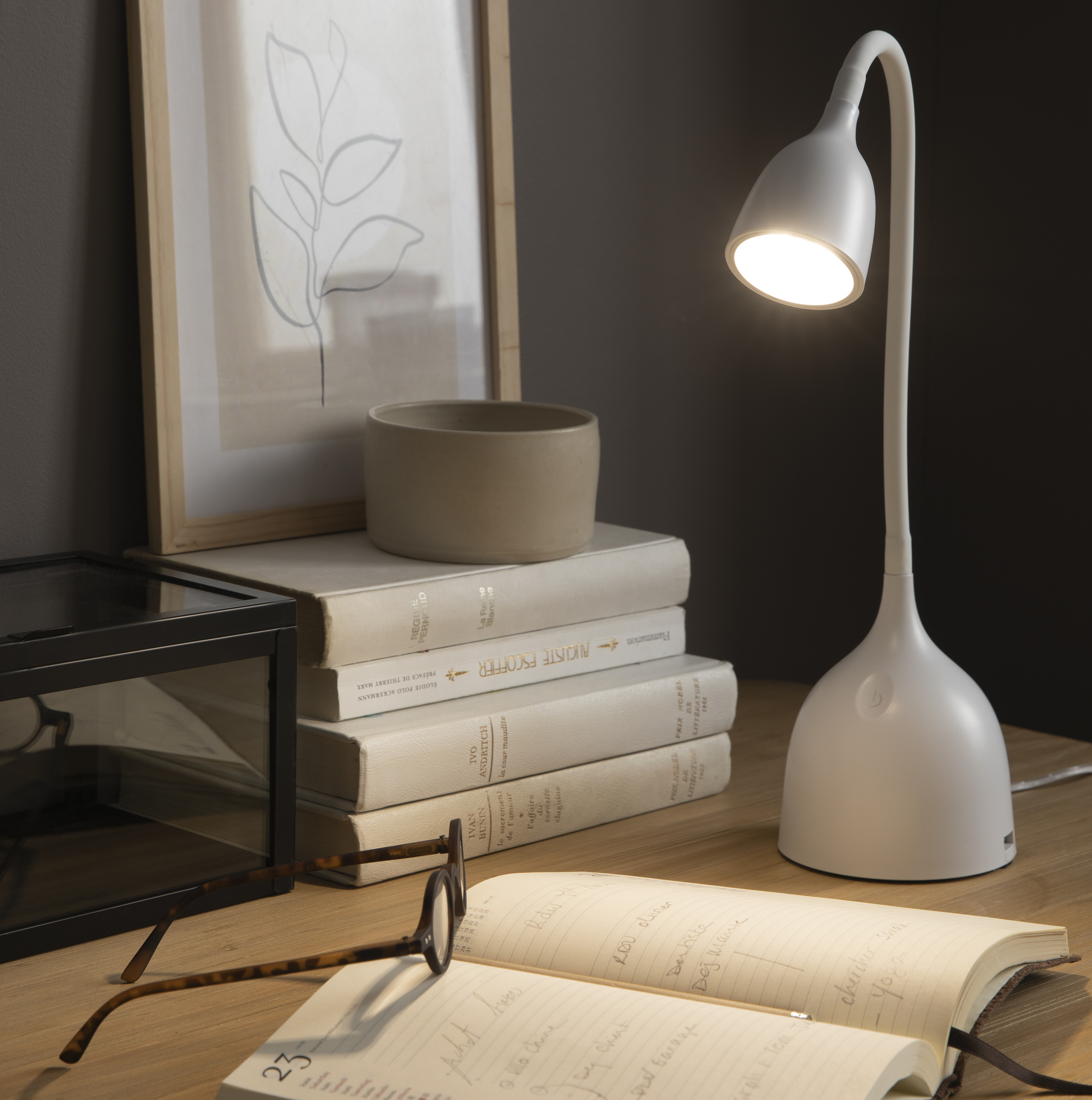 Flexo led inspire swallow blanco 3.8w 4000k intensidad regulable usb