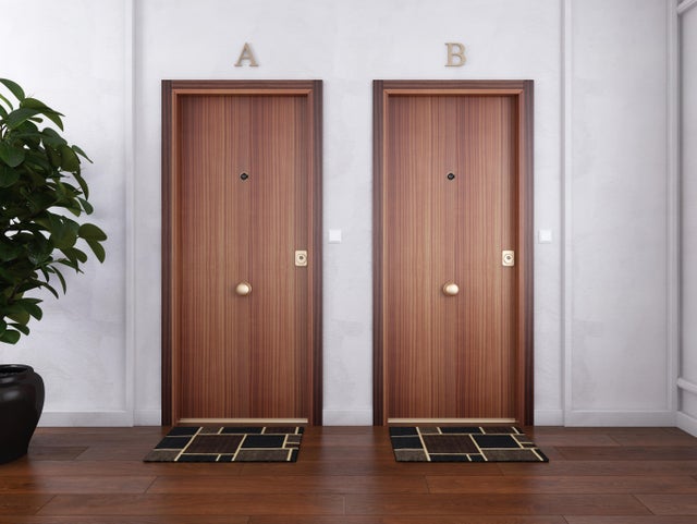 Puerta de entrada acorazada serie 400 liso sapelly / interior liso blanco apertura izquierda 208x90.3cm