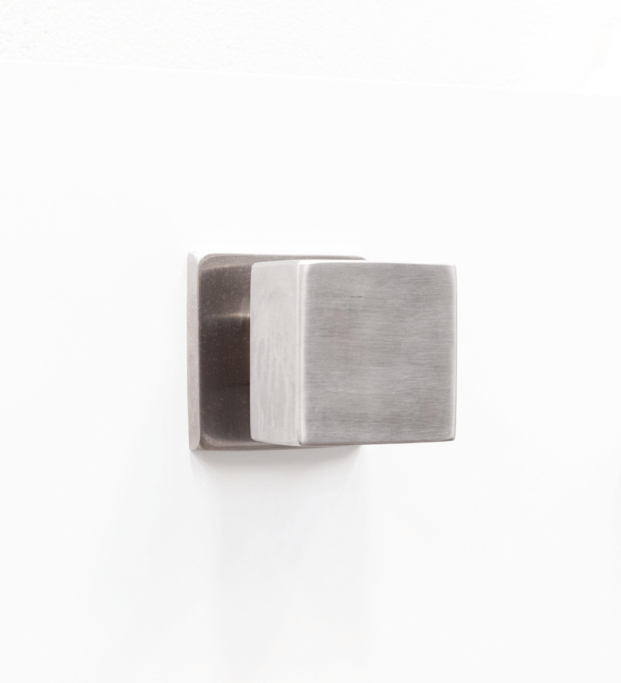 Puerta de entrada metálica serie Saga Camelia fresada gris 7016 /interior liso gris 7016 apertura izquierda 210x90cm - 5