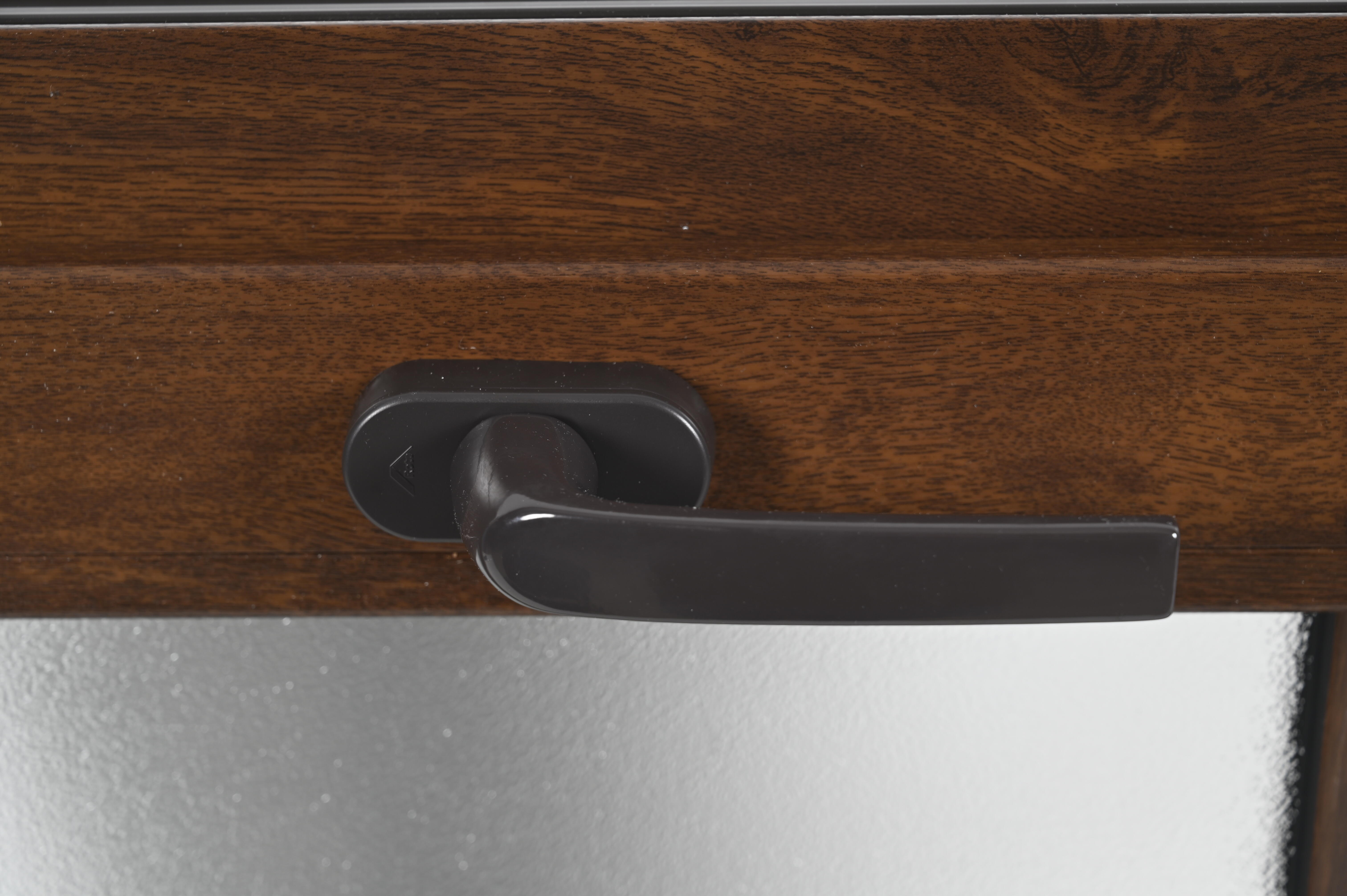 Ventana PVC ISOXA nogal basculante 55X55 cm - 10