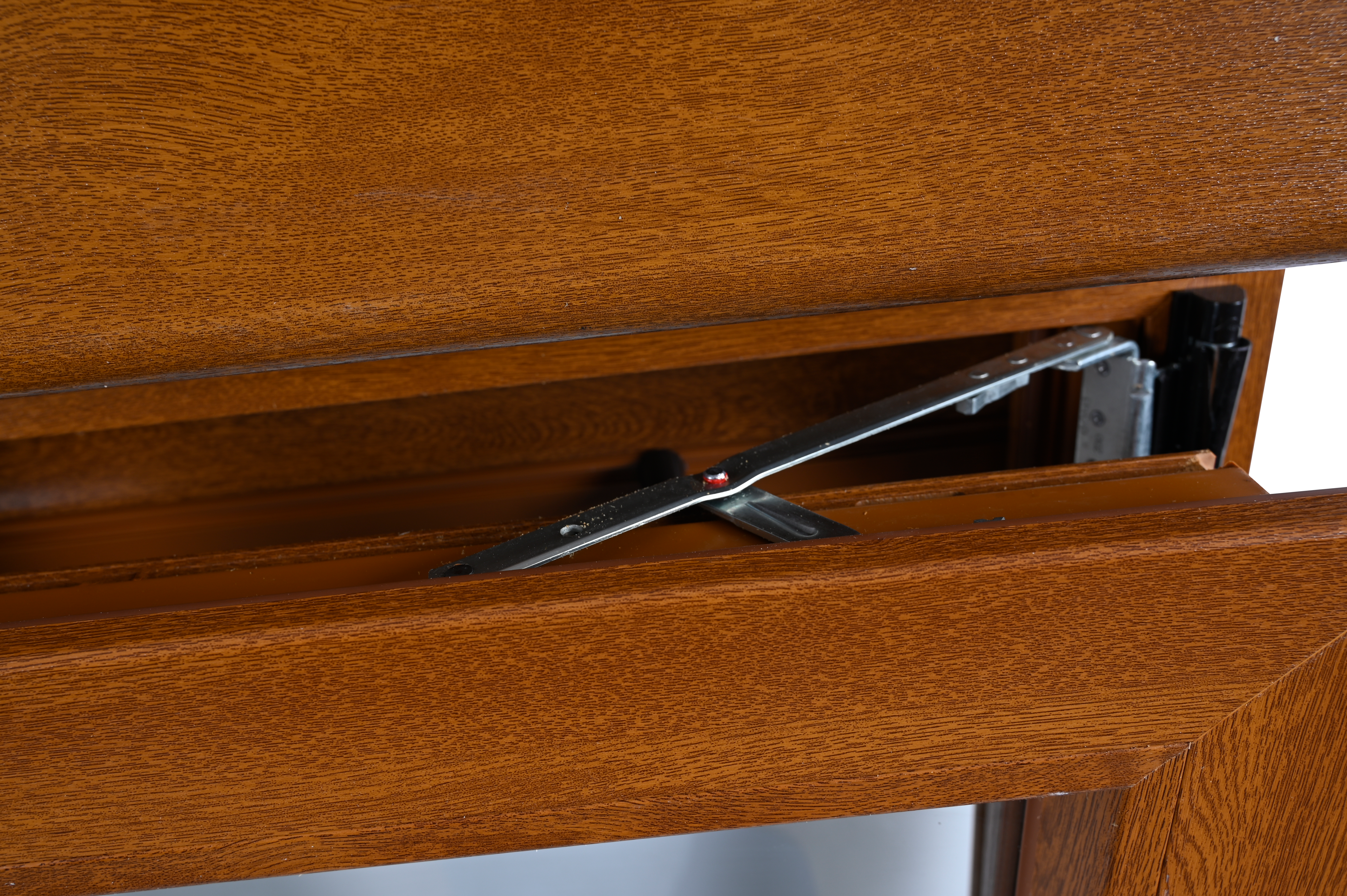 Balconera PVC ISOXA roble oscilobatiente con persiana de 120x229cm - 6