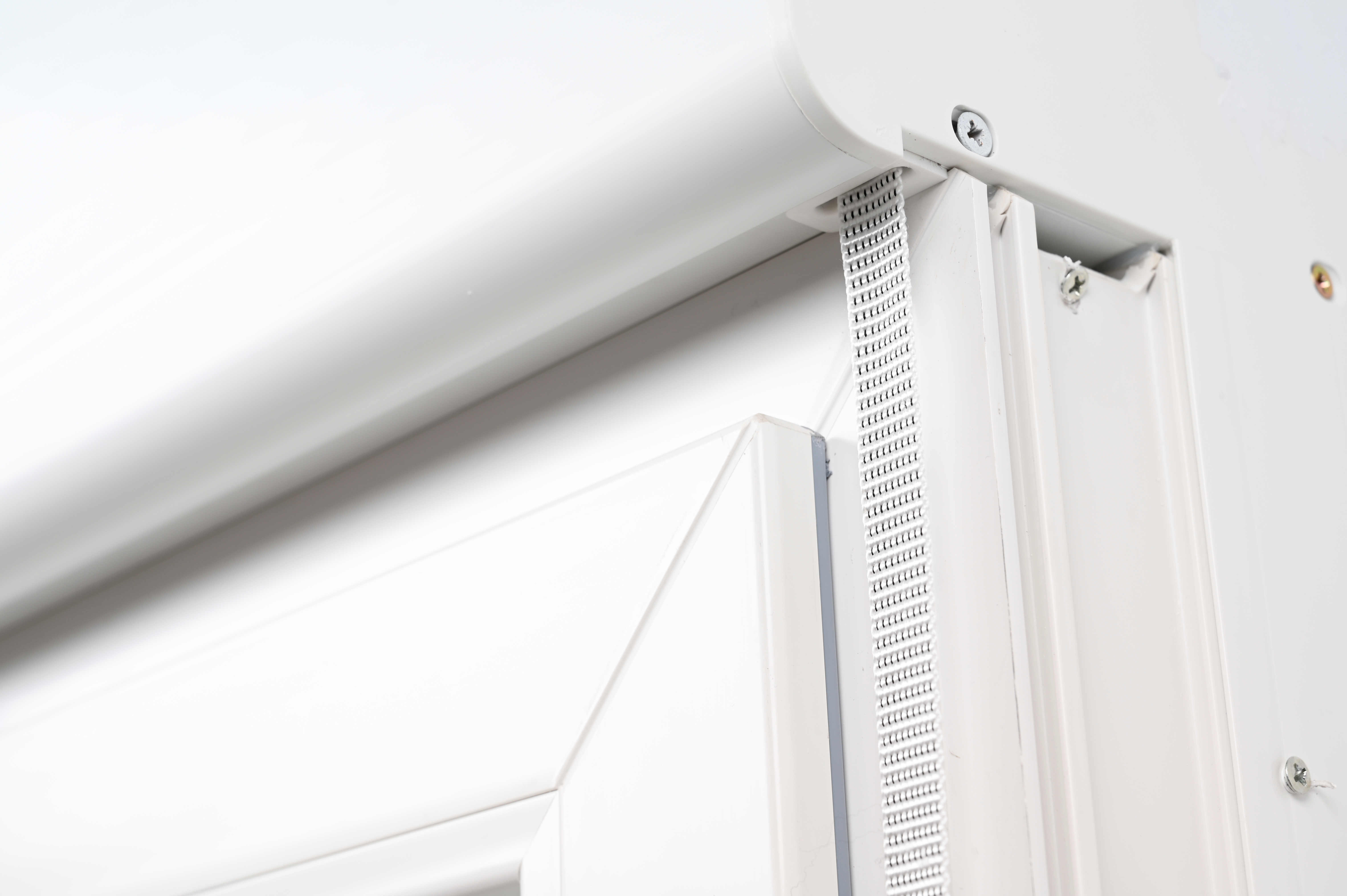Ventana PVC ISOXA blanca oscilobatiente izquierda con persiana guía mosquitera 60X119 cm - 14