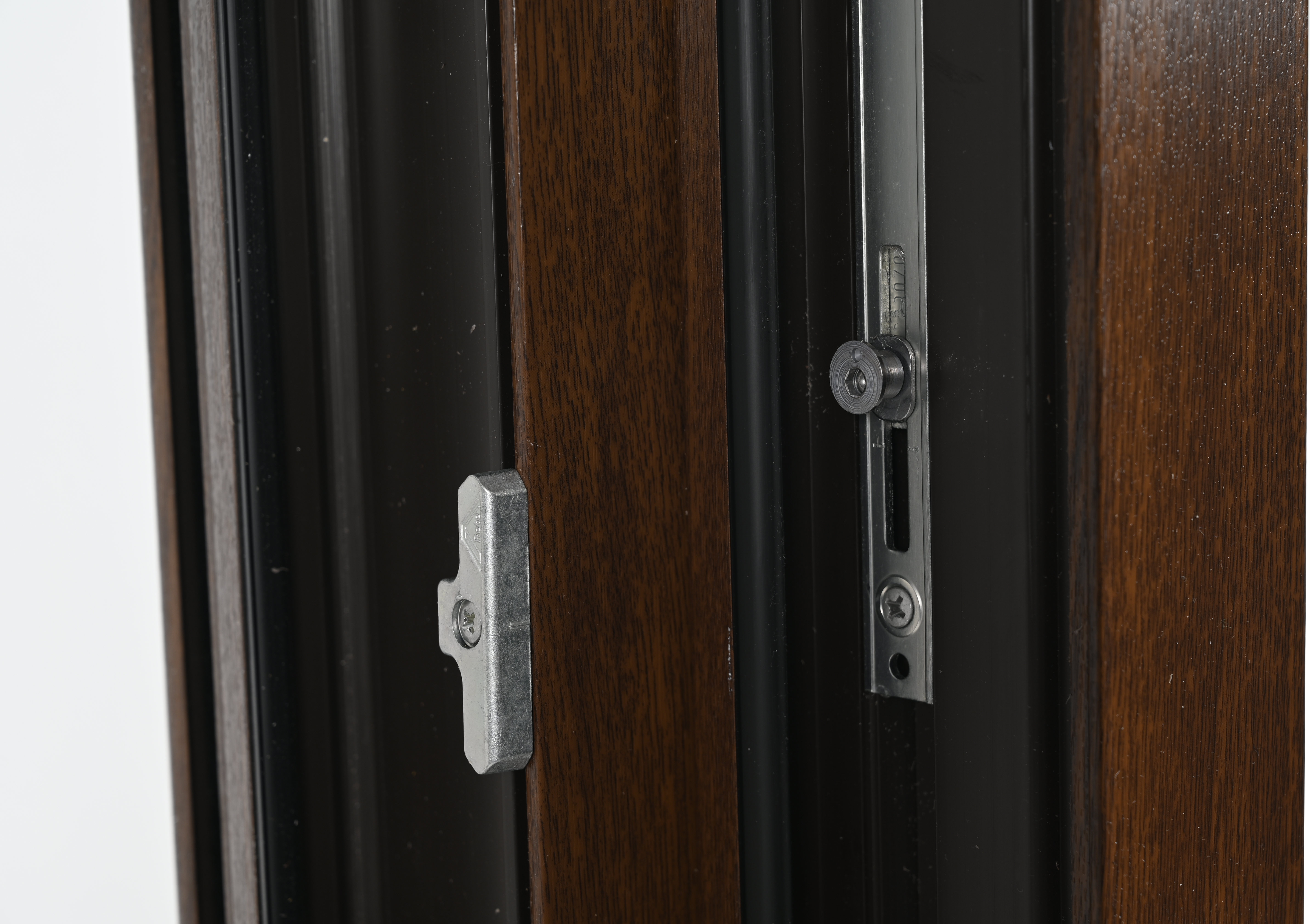 Ventana PVC ISOXA nogal oscilobatiente con persiana de 100X119 cm - 19