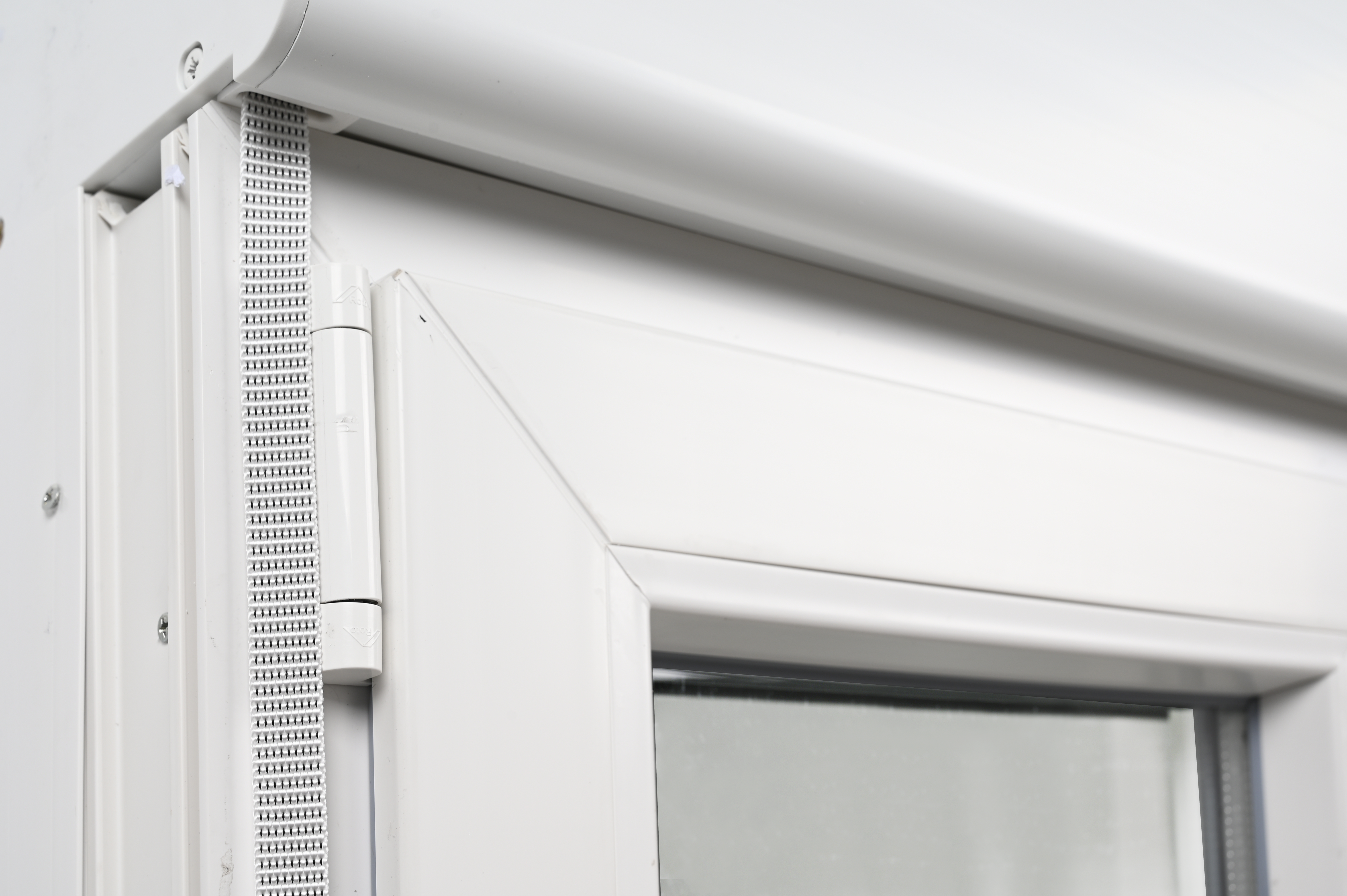 Ventana PVC ISOXA blanca oscilobatiente con persiana y guía de 100X119 cm - 15