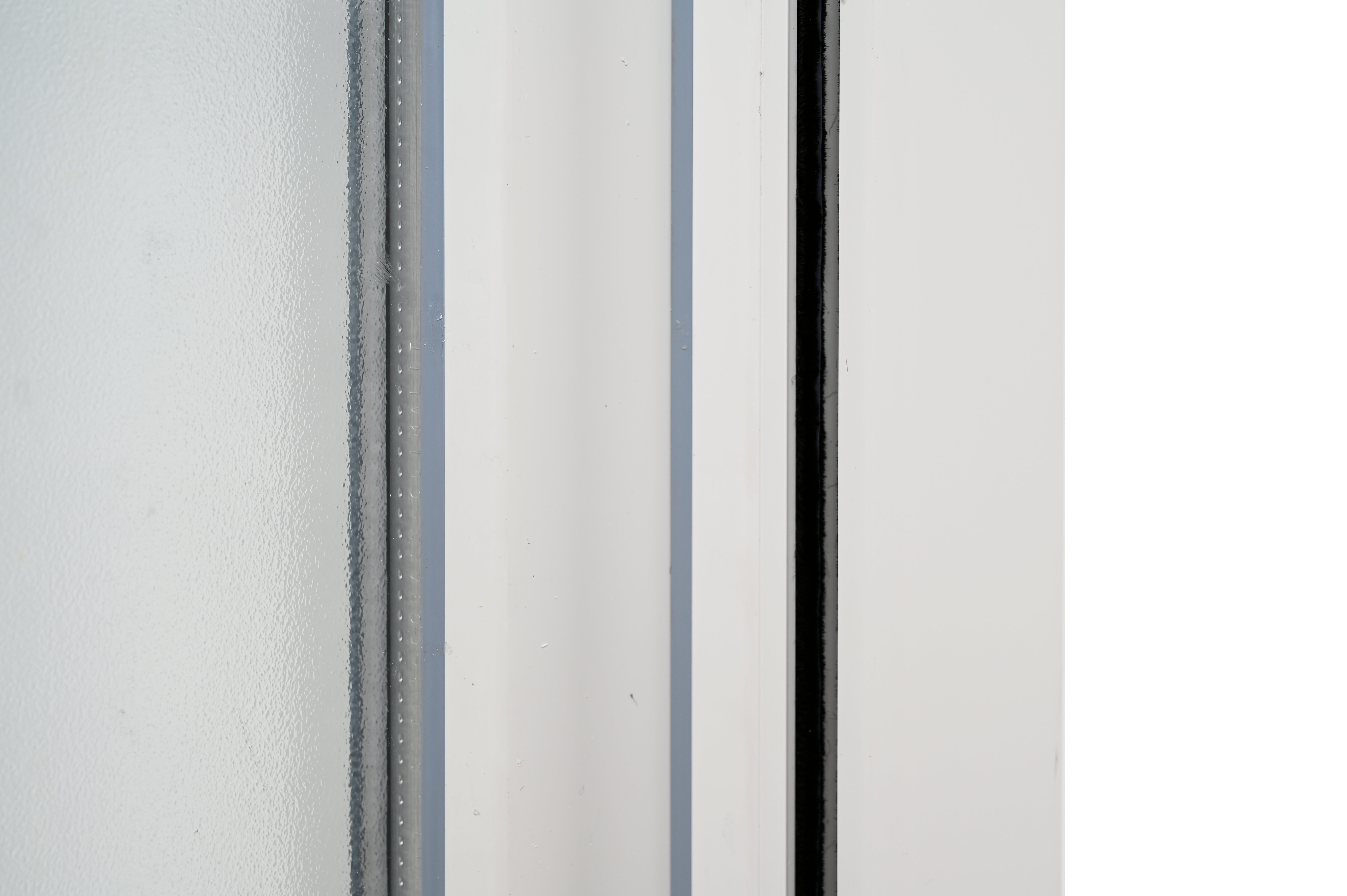 Ventana PVC ISOXA blanca oscilobatiente izquierda con persiana guía mosquitera 60X119 cm - 9