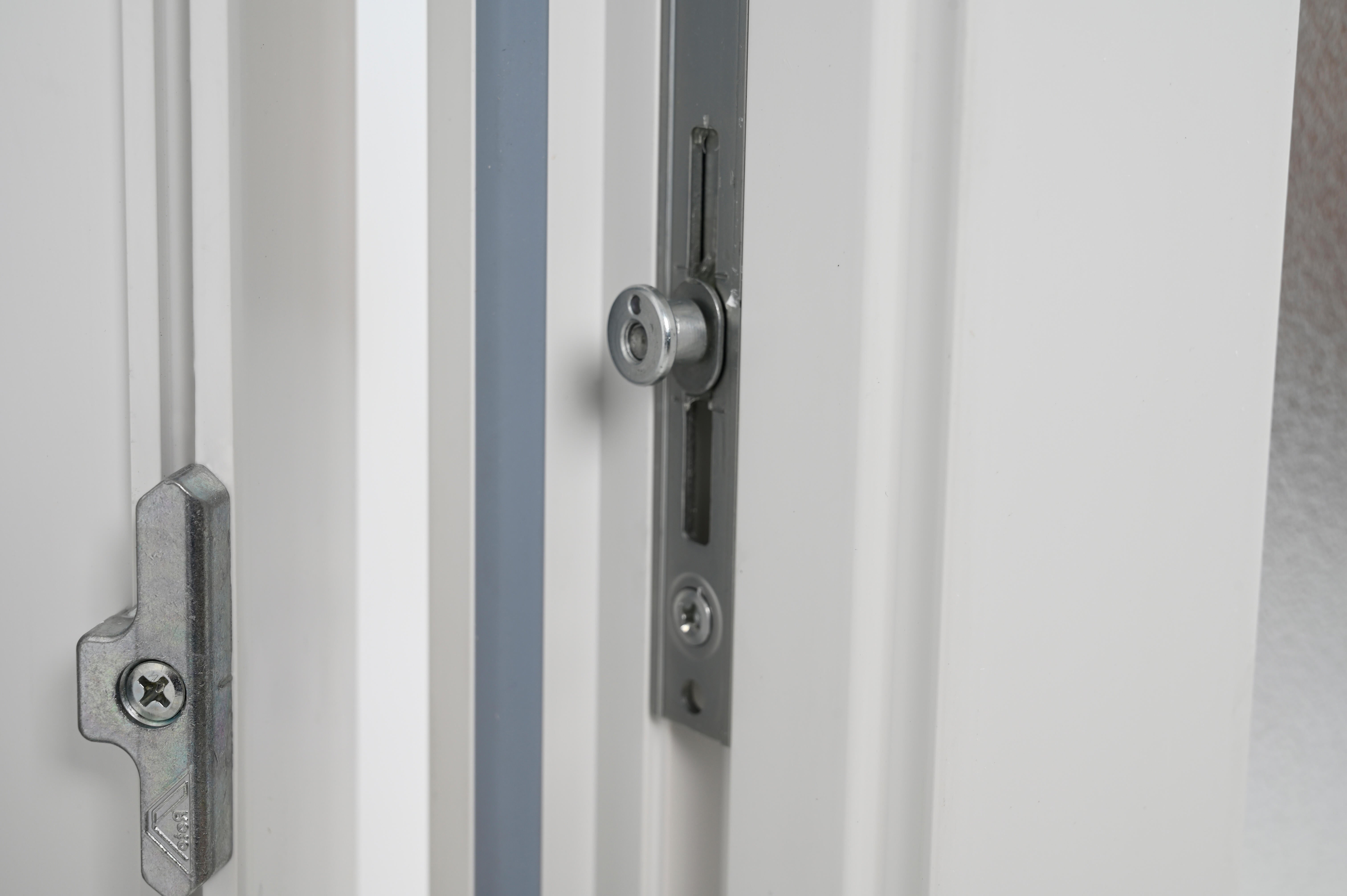 Balconera PVC ISOXA blanca oscilobatiente derecha 85X210 cm - 16