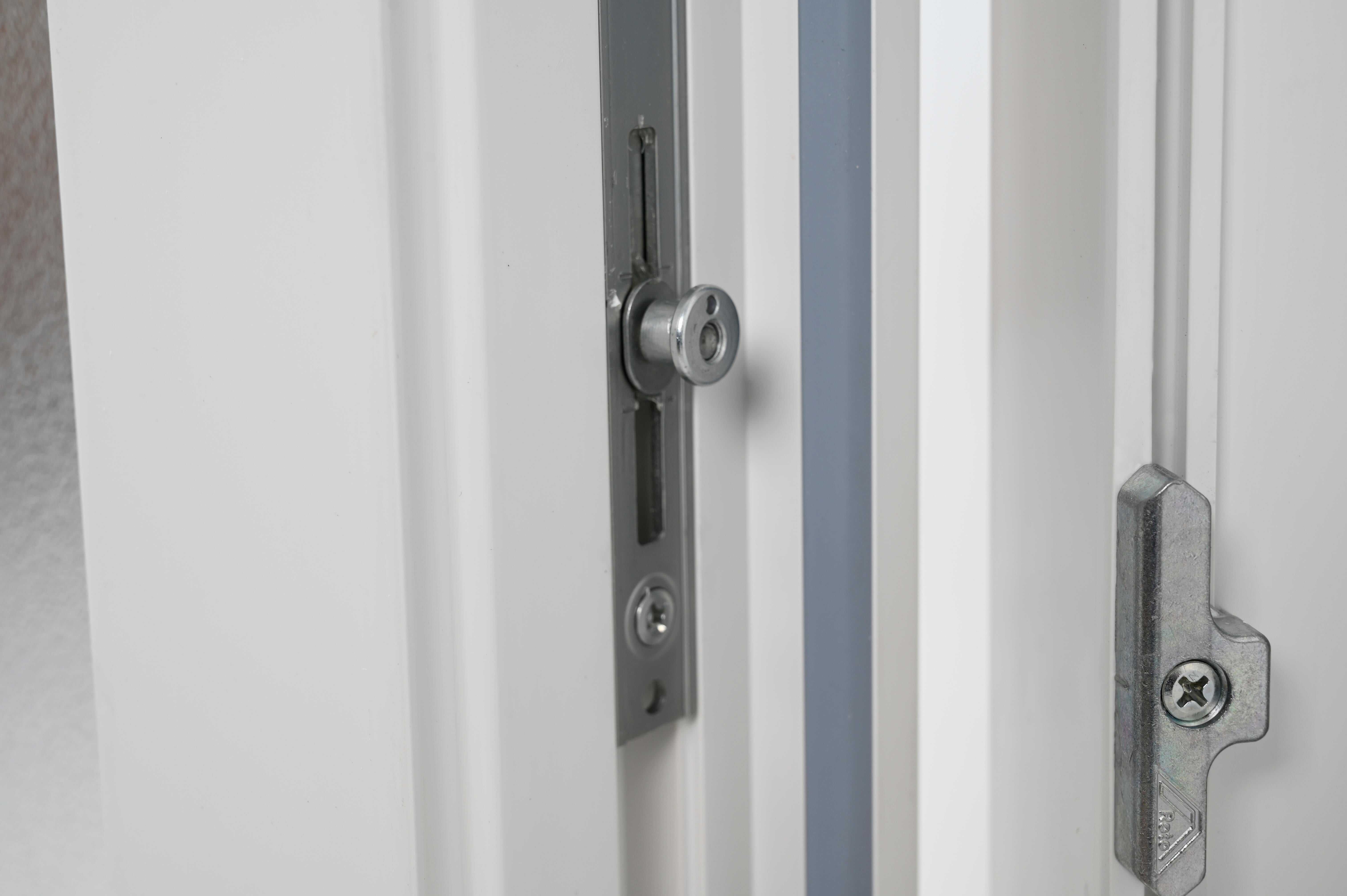 Balconera PVC ISOXA blanca oscilobatiente izquierda 85X210 cm - 6