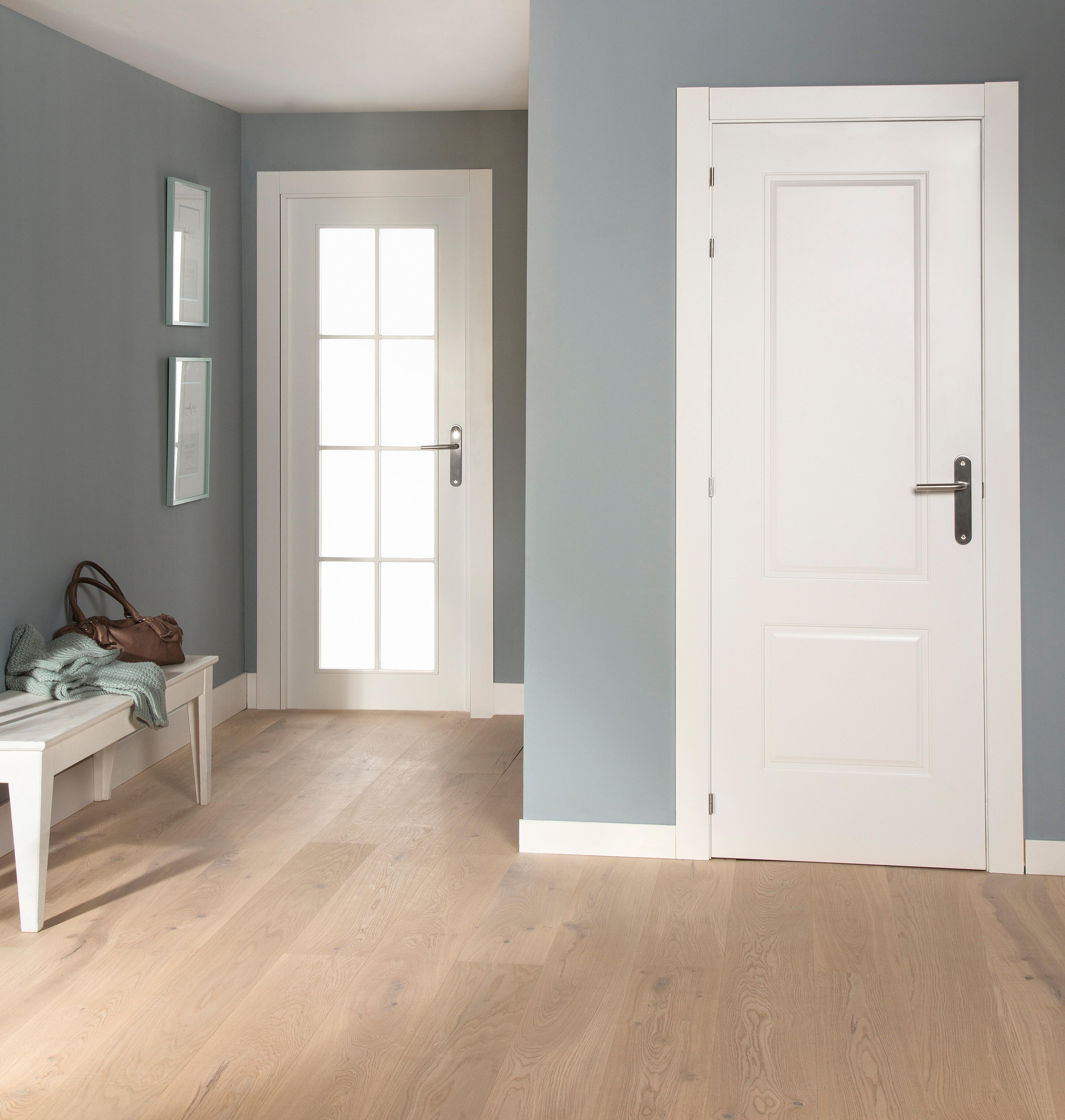 Puerta de interior abatible con cristal maciza lacada Line Plus Marsella blanco apertura izquierda cerco de 7x3 anchura 82.5cm - 7