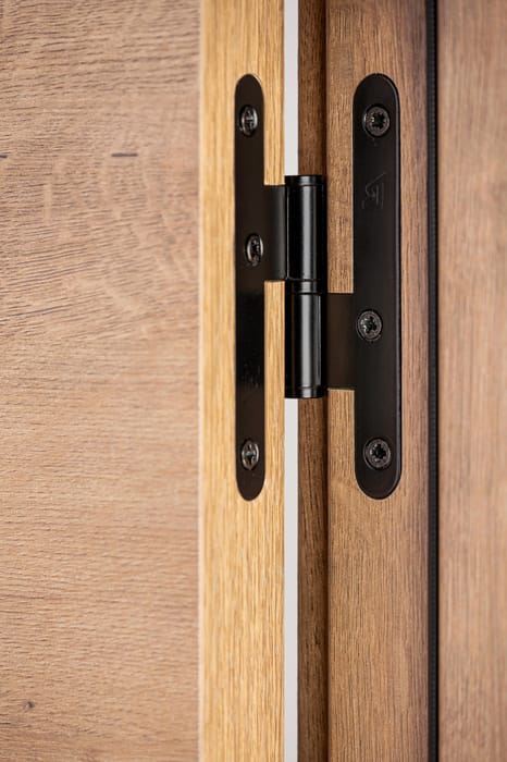 herrajes en color negro