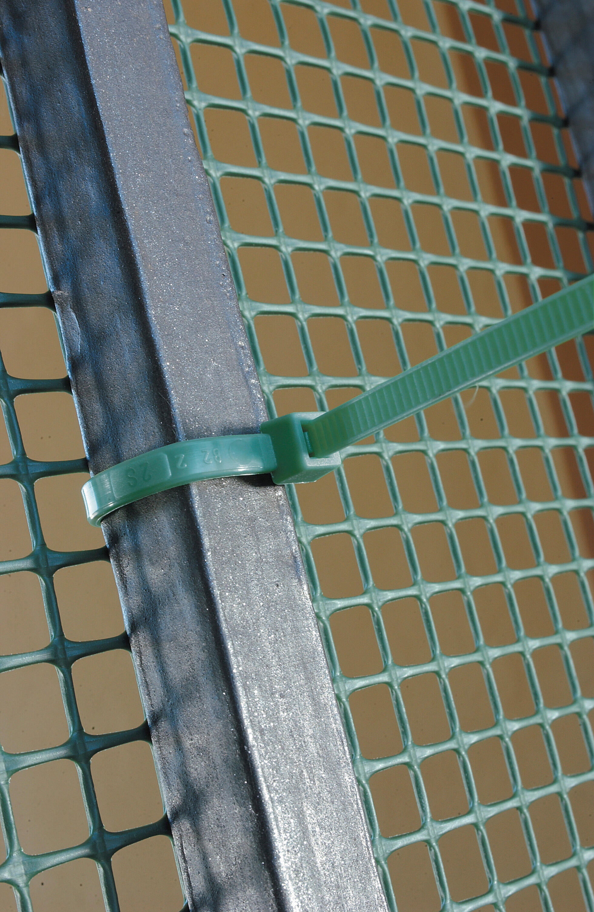 Set de 50 bridas verdes TENAX 4,8x200mm para uso exterior e interior - 2