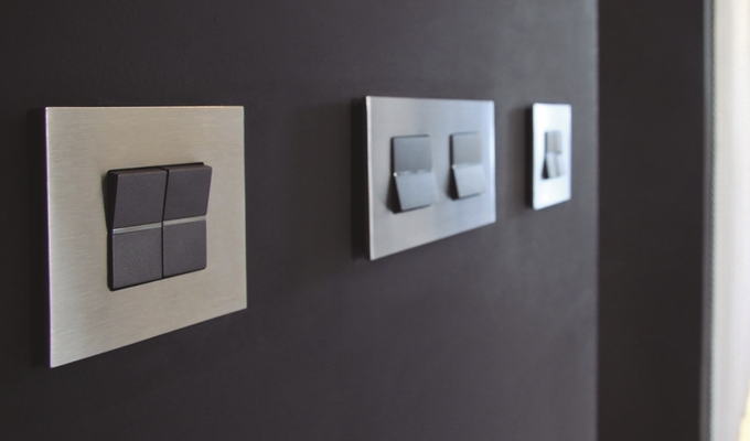 Marco Blanco Moderno De 2 Elementos Para Interruptores Y Enchufes - Instalación Fácil, Ideal Para Interiores