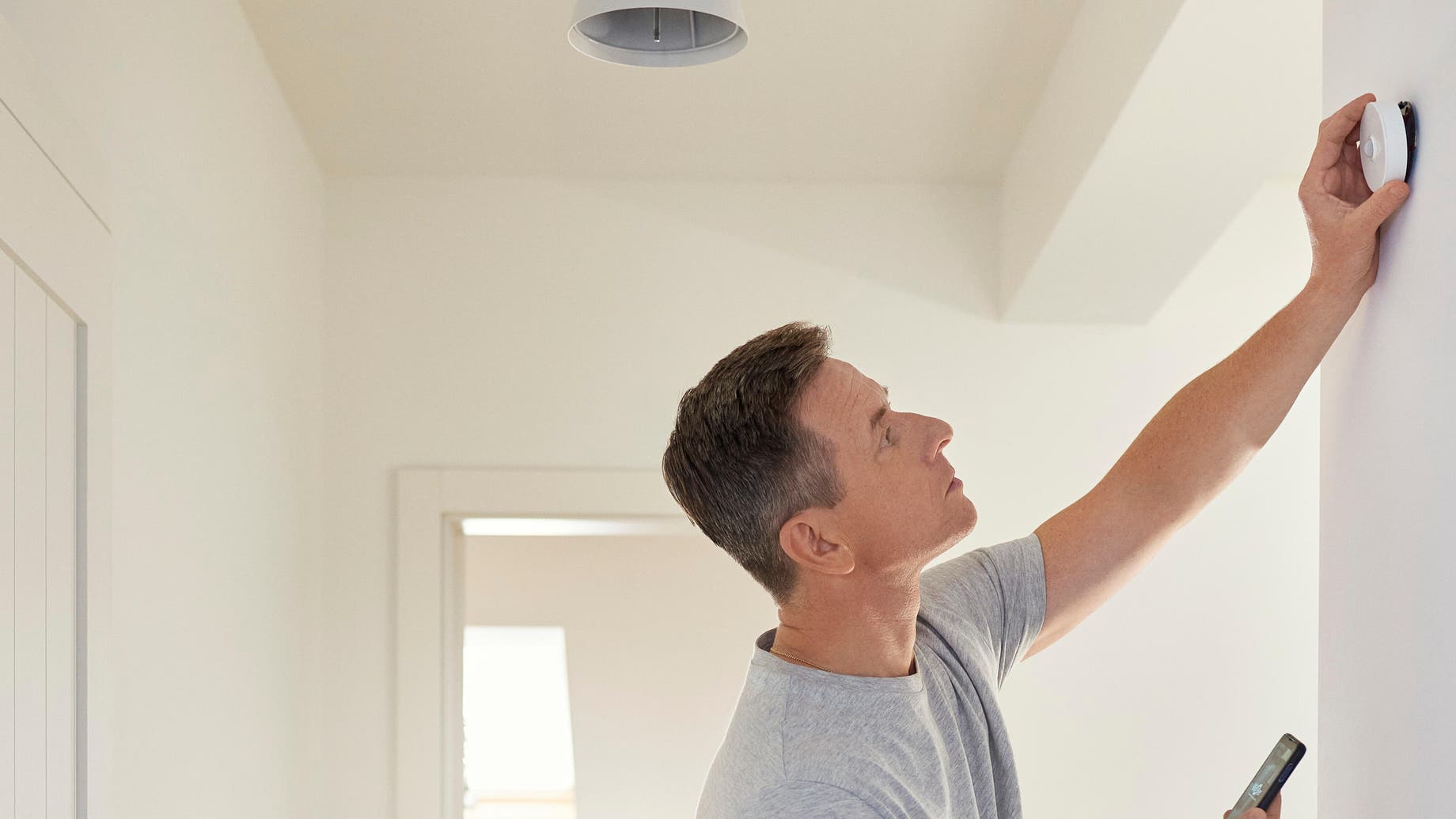 Cómo instalar un sensor de movimiento en el hogar?