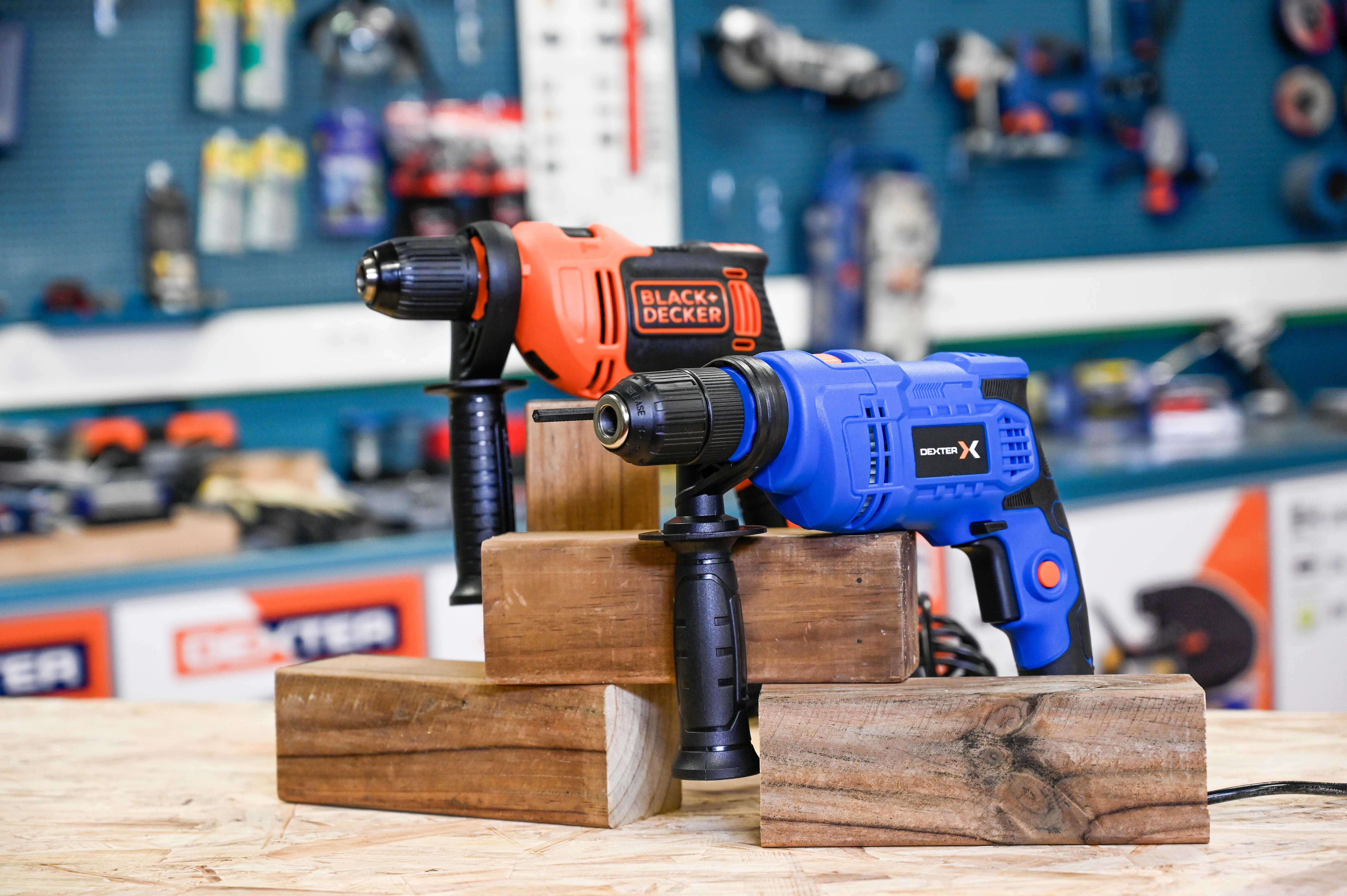 Berbequim com fio percutor 710 W + mala  Black + Decker BEH710K-QS - 23