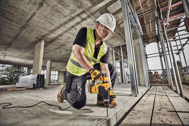 Martillo Perforador DeWalt D25430K-QS SDS Plus - 1000W, 4.2J, 32mm, Tecnología AVC Anti-vibración