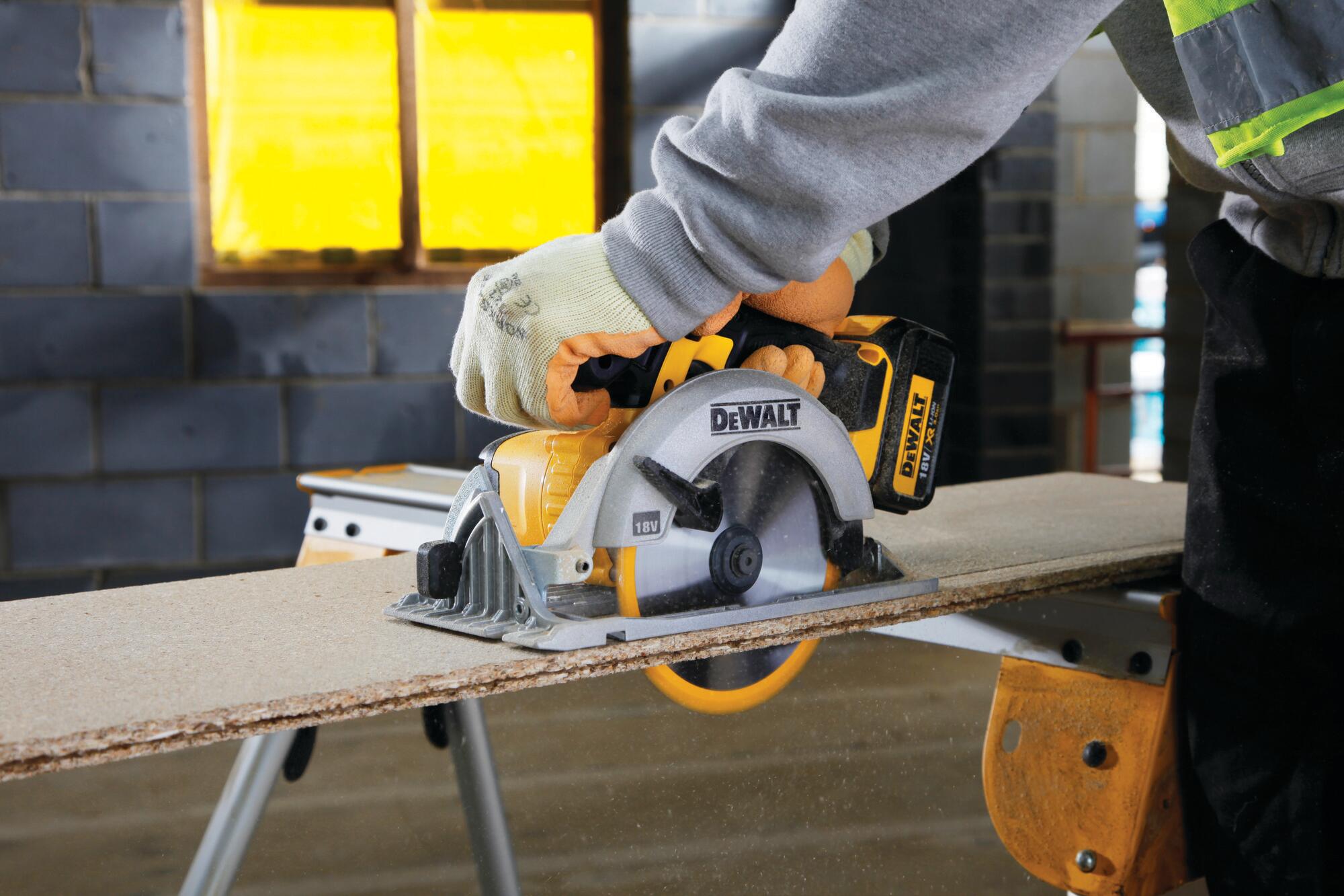Sierra circular DEWALT DCS391N-XJ, 18V ø 165mm. Sin batería y cargador - 2