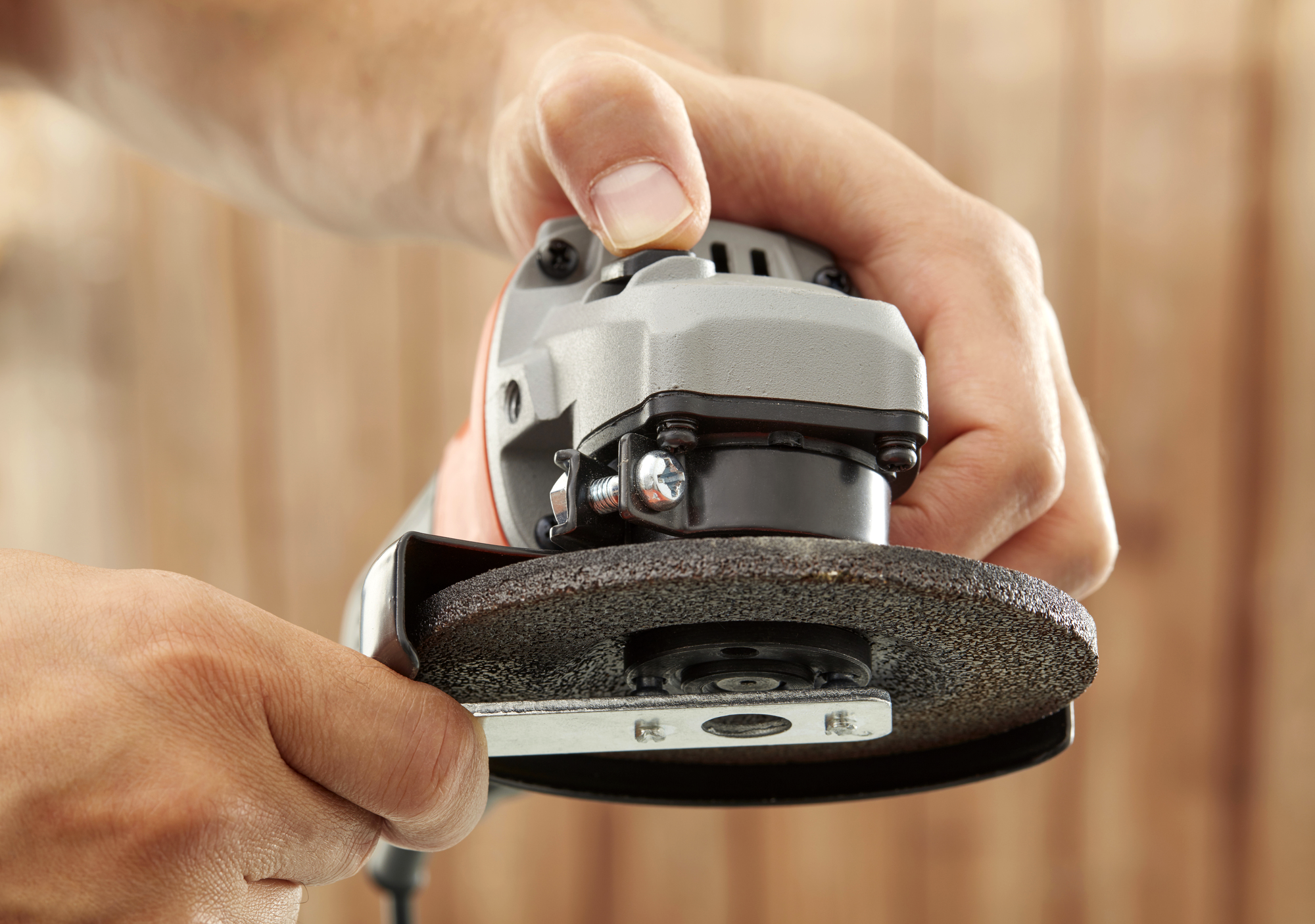 Amoladora con cable BLACK+ DECKER BEG010 710W 115mm + empuñadura lateral - 2