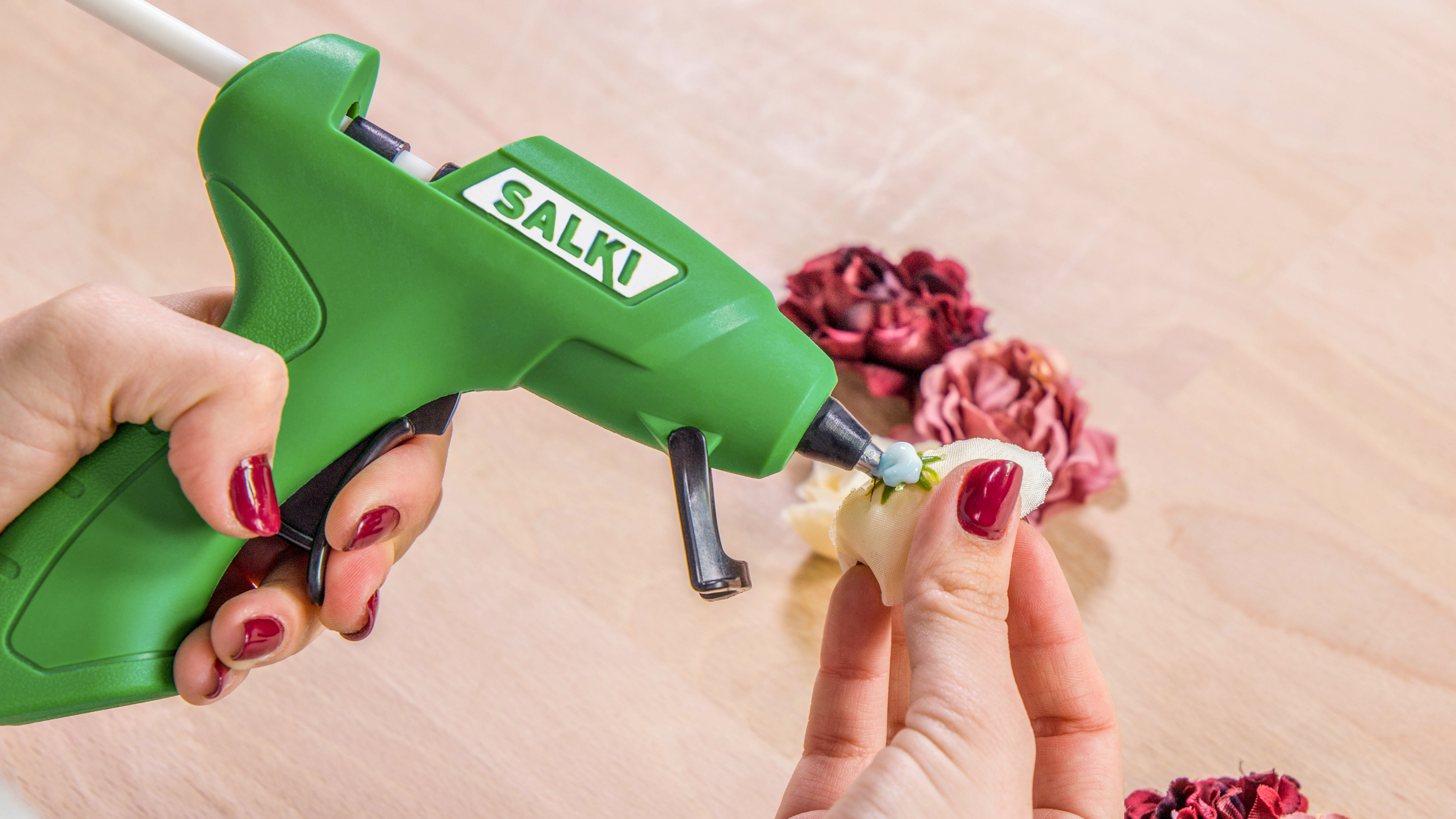 Pistola termo encoladora SALKI de 25 w - 2