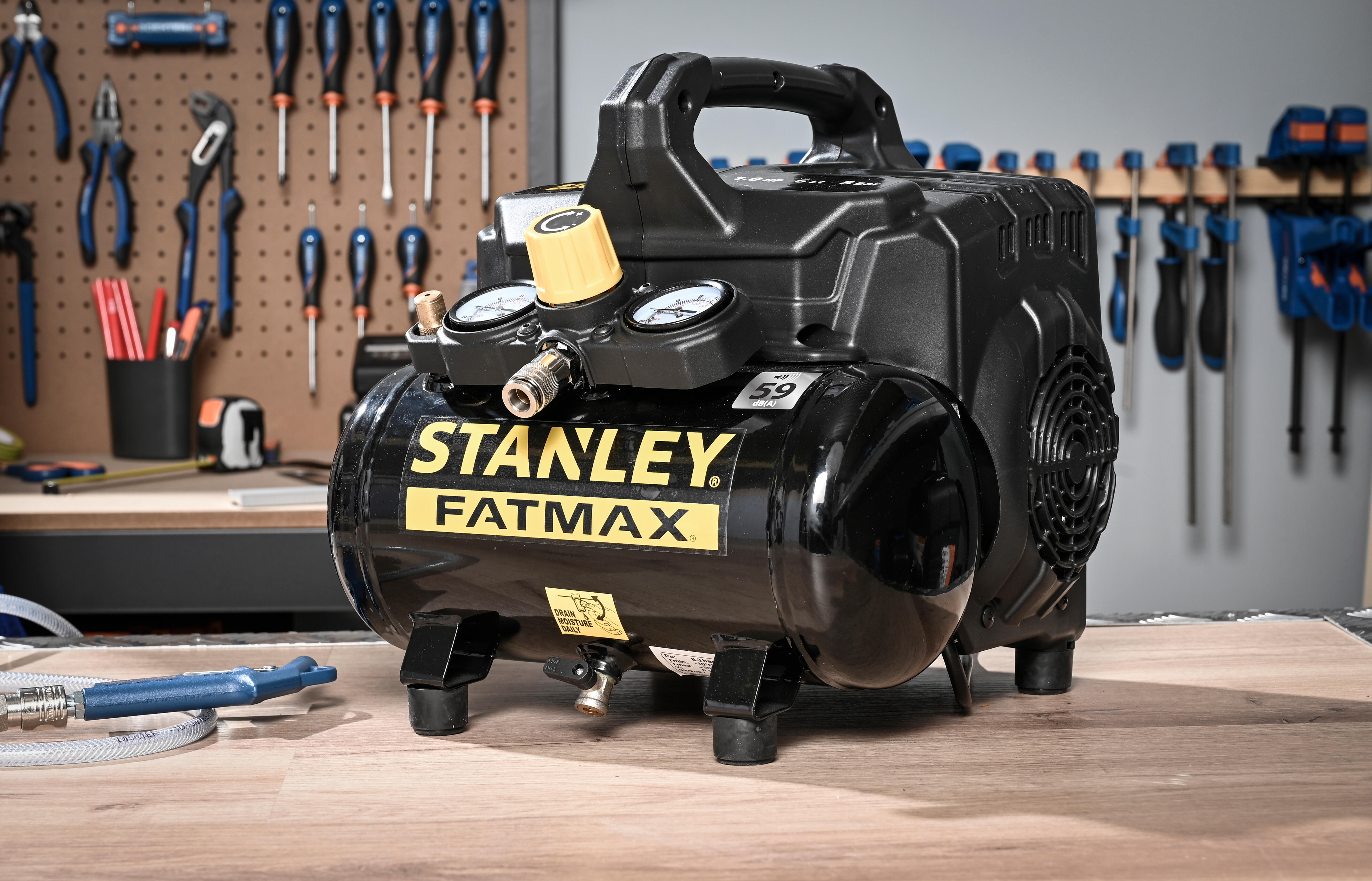 Compressor silencioso Stanley Fatmax DST 101/8/6 6L 1HP - 17