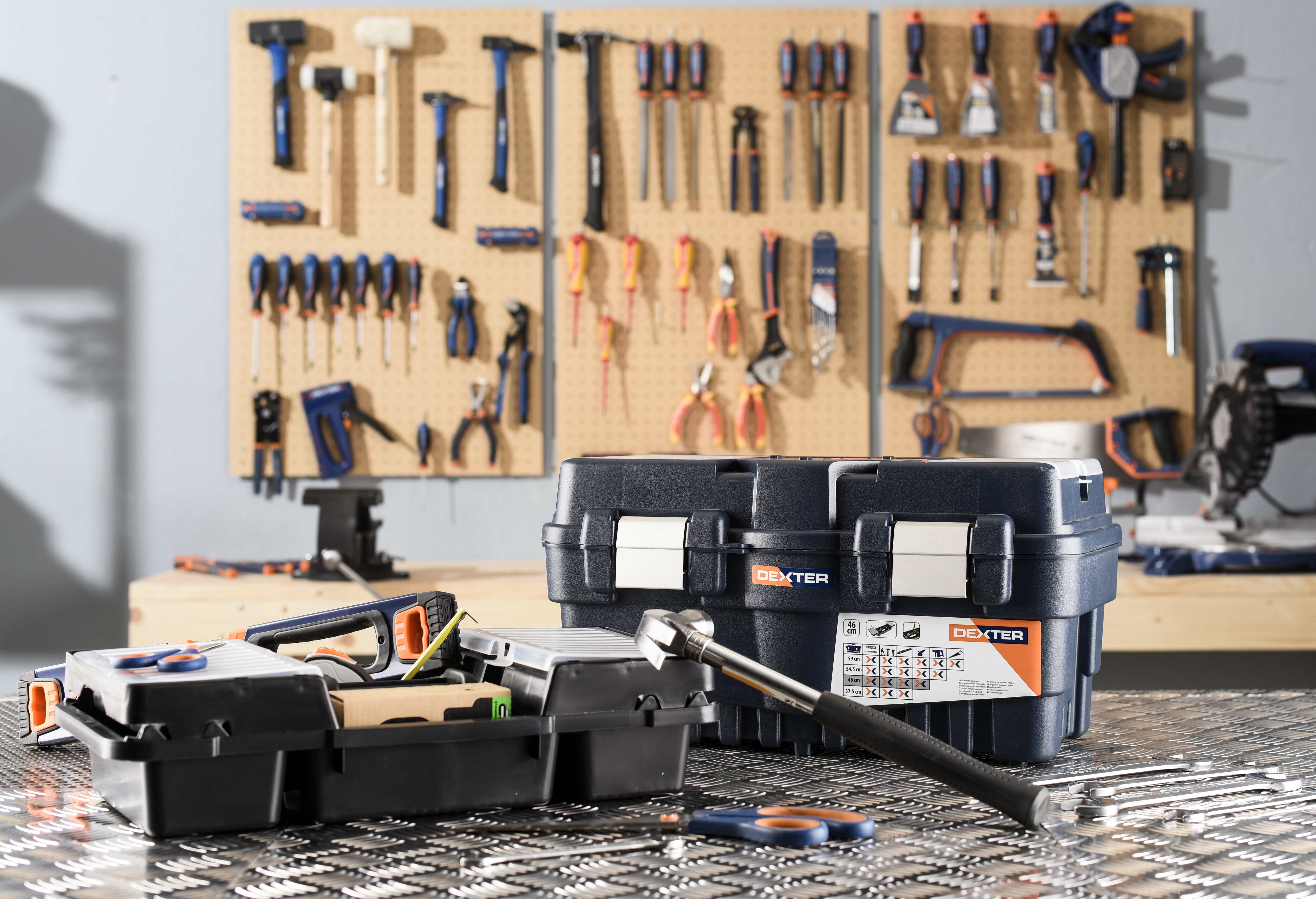 Caja de herramientas DEXTER con capacidad de 28 litros - 21