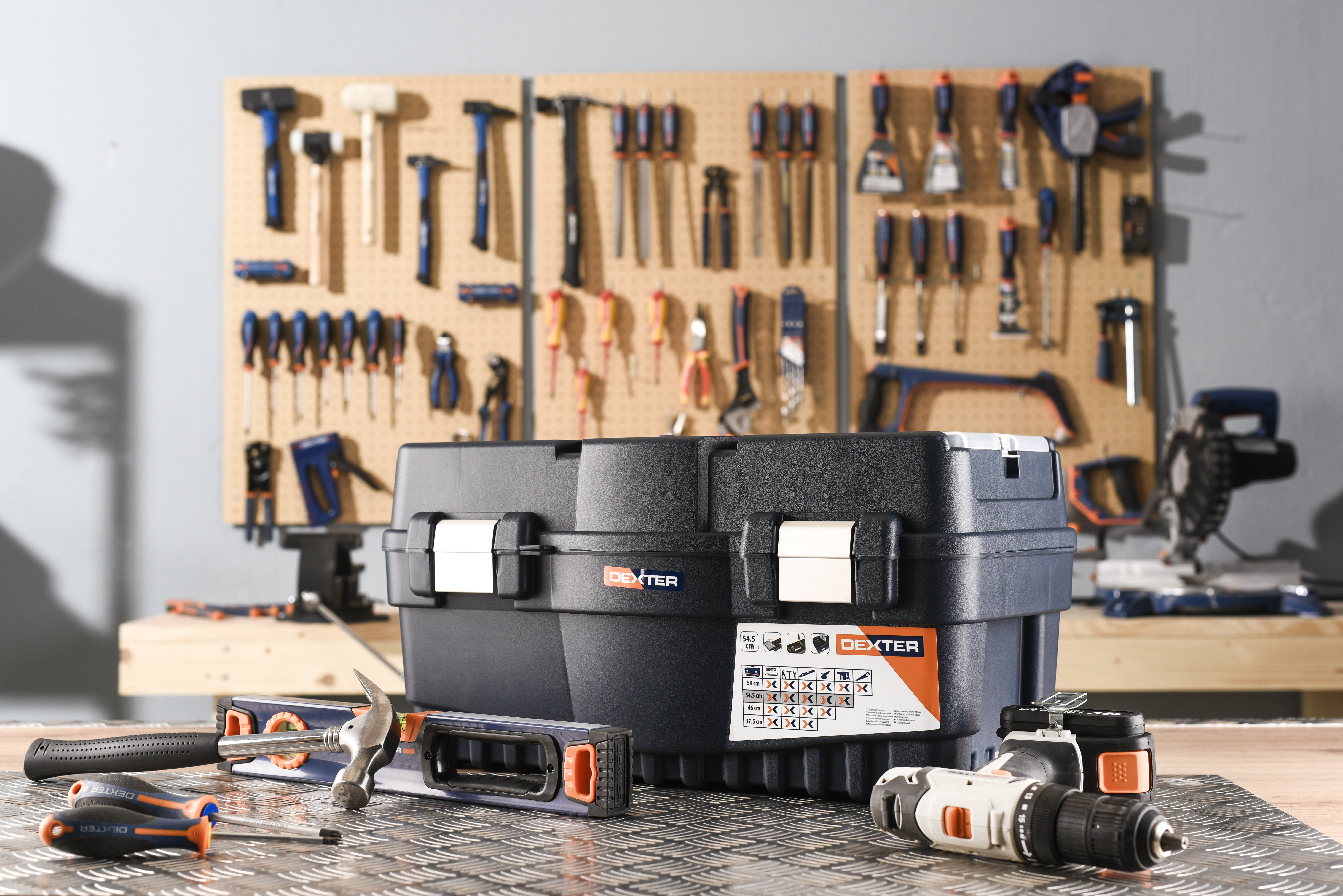 Caja de herramientas DEXTER con capacidad de 32 litros - 14