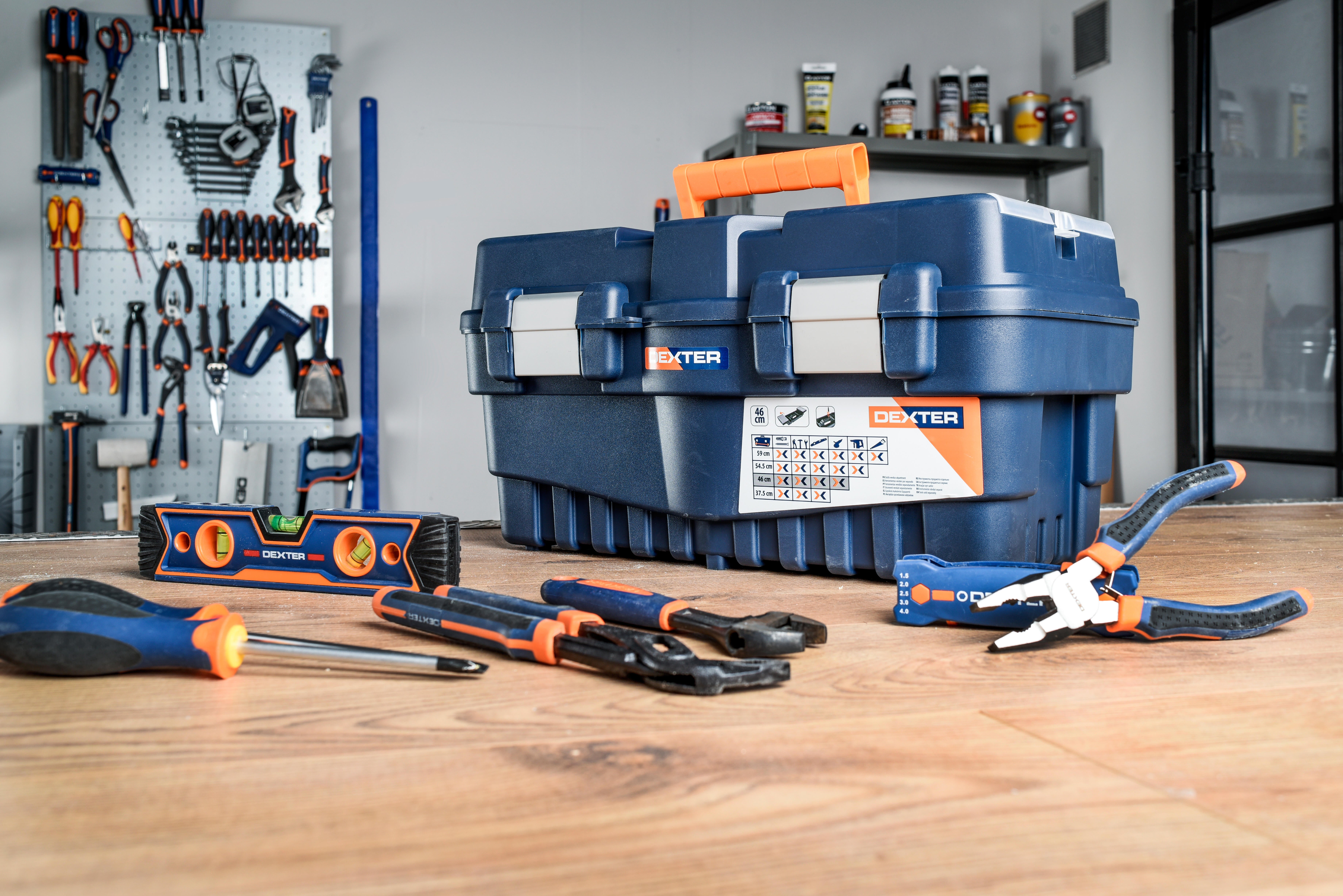 Caja de herramientas DEXTER con capacidad de 28 litros - 19
