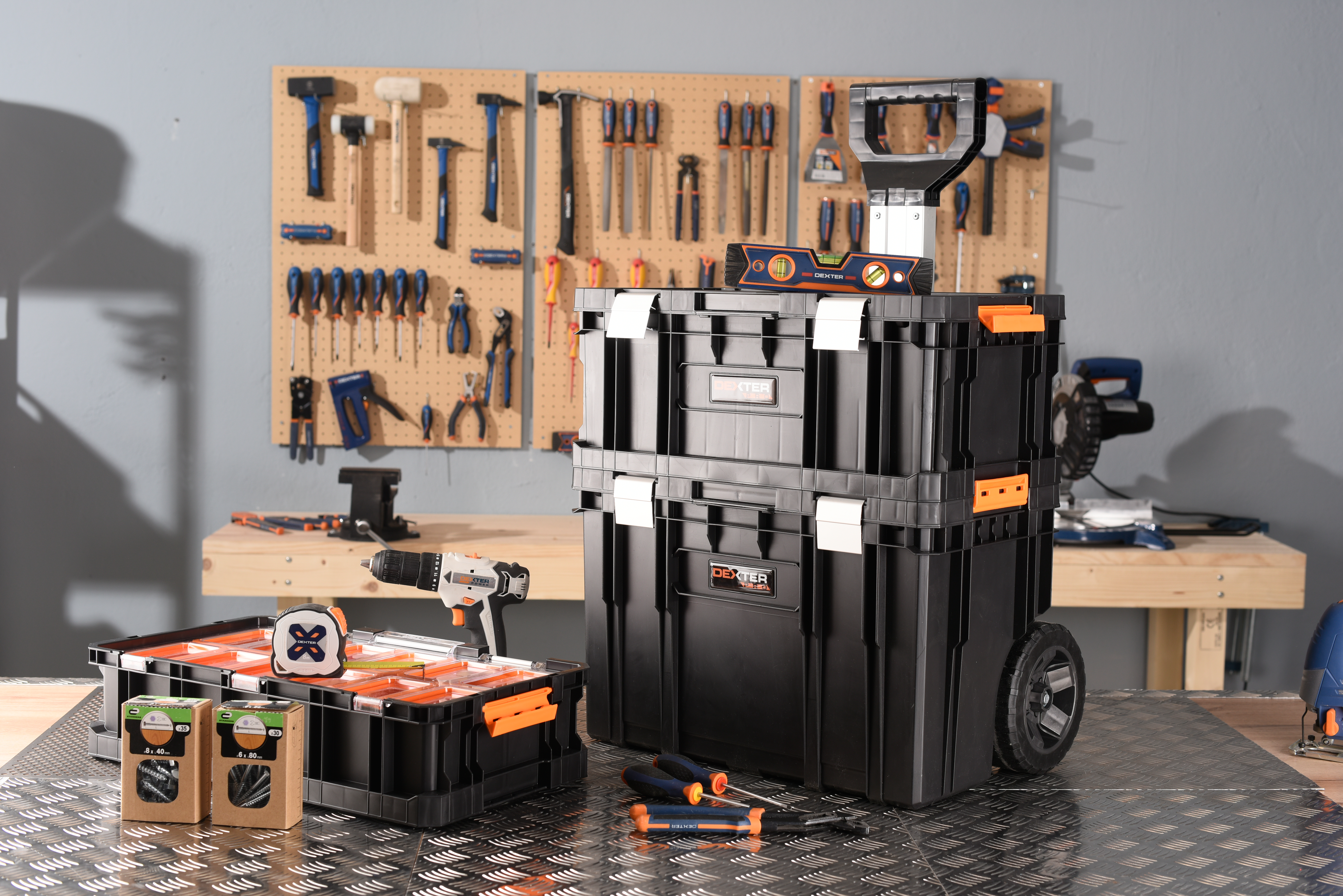 Baúl herramienta DEXTER PRO  con capacidad de 78 litros - 16