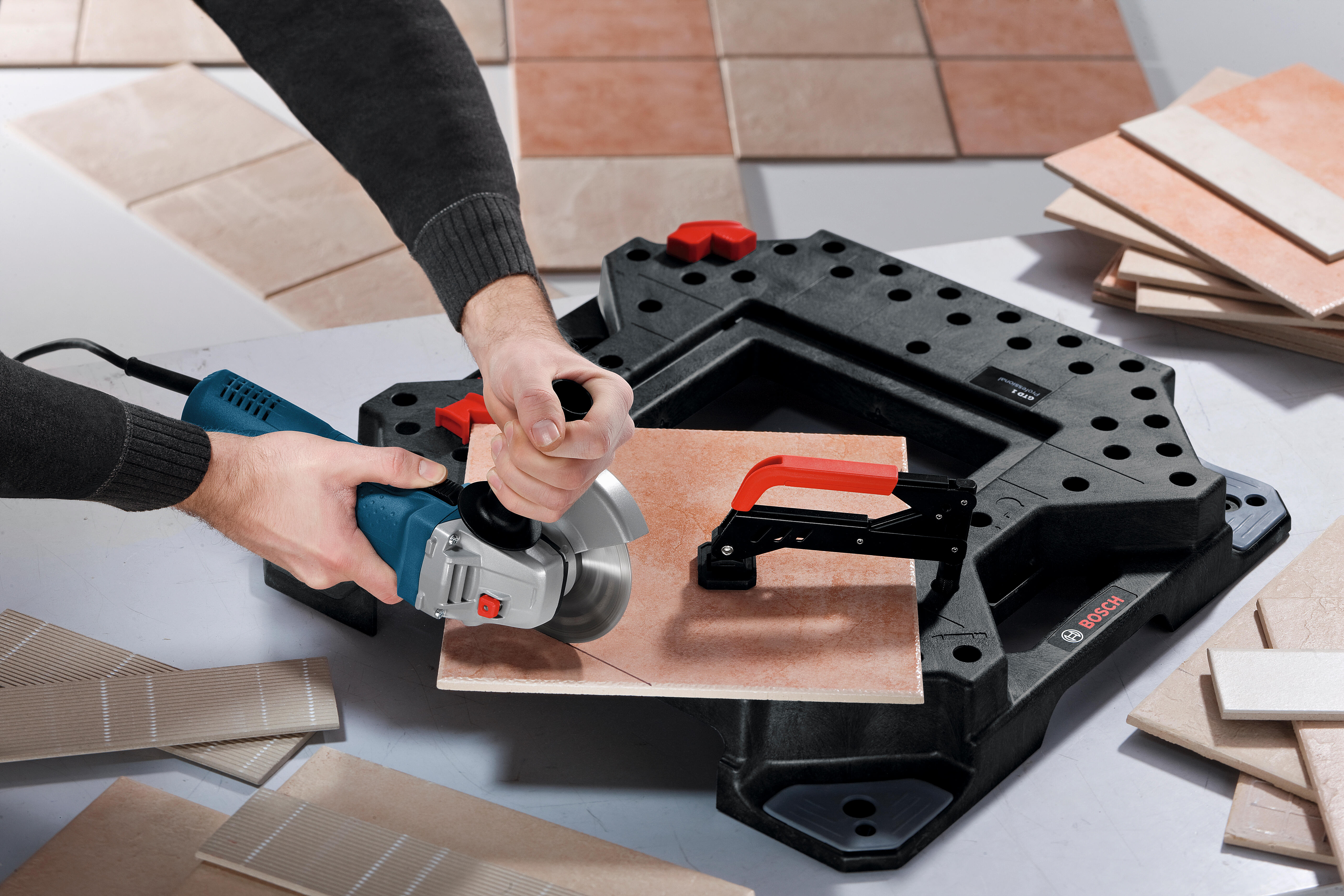 Rebarbadora com fio BOSCH PROFESSIONAL 720w - Diâmetro do disco 115mm - 6