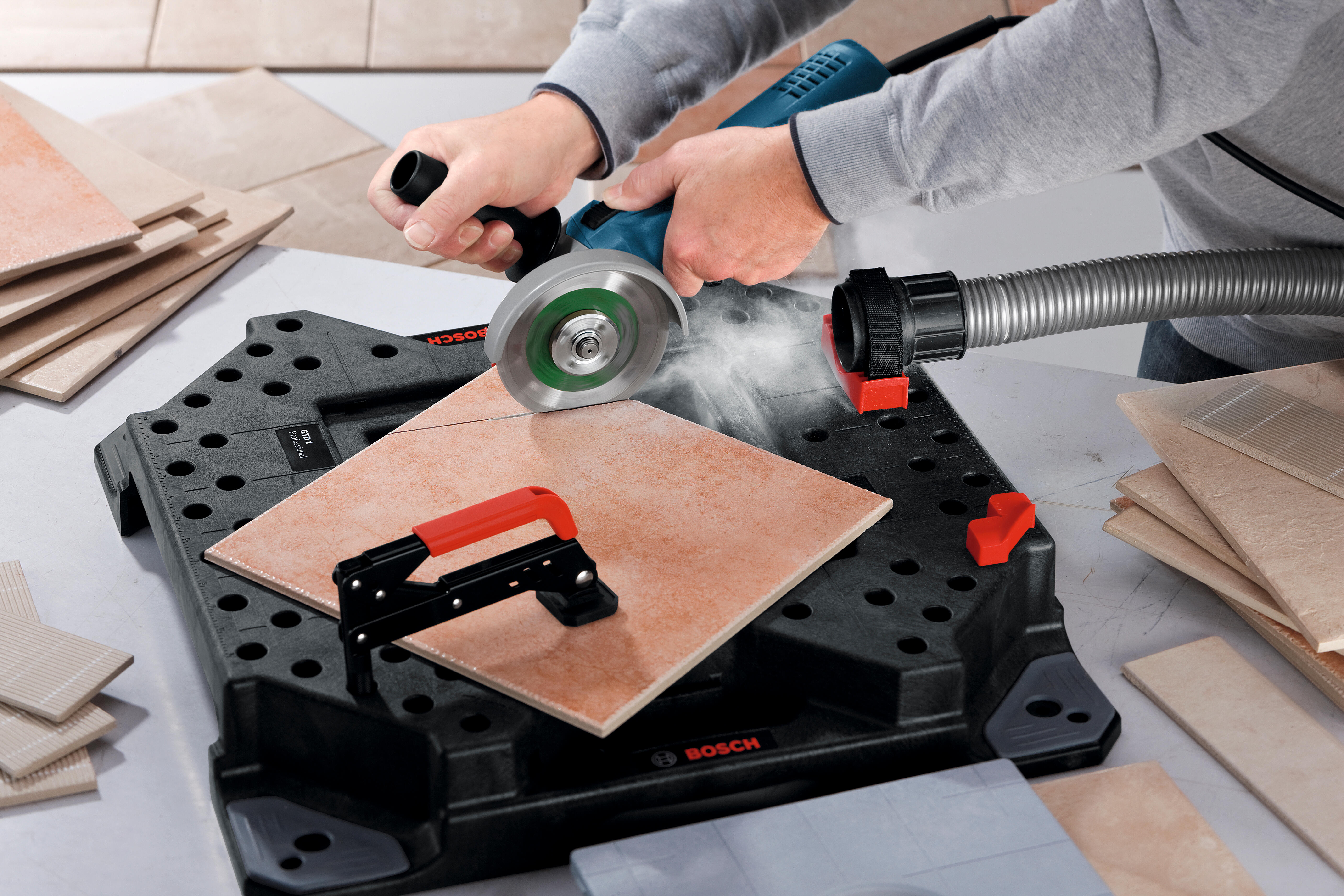 Rebarbadora com fio BOSCH PROFESSIONAL 720w - Diâmetro do disco 115mm - 4