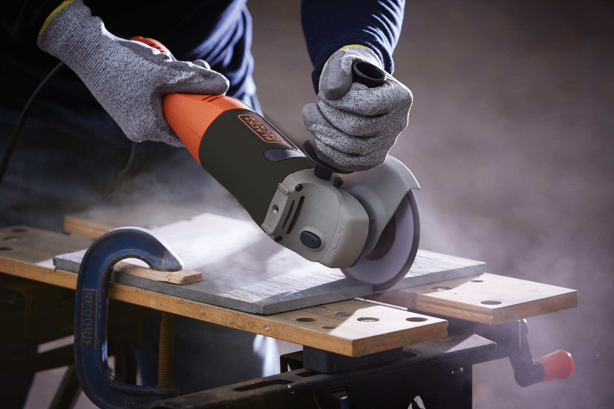 Rebarbadora BLACK + DECKER KG1200KD 1200W - 4