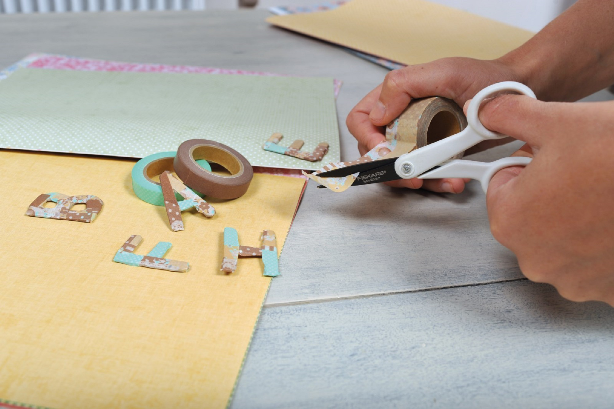 Tesoura titanium anti-adesivo 10 cm Fiskars - 2