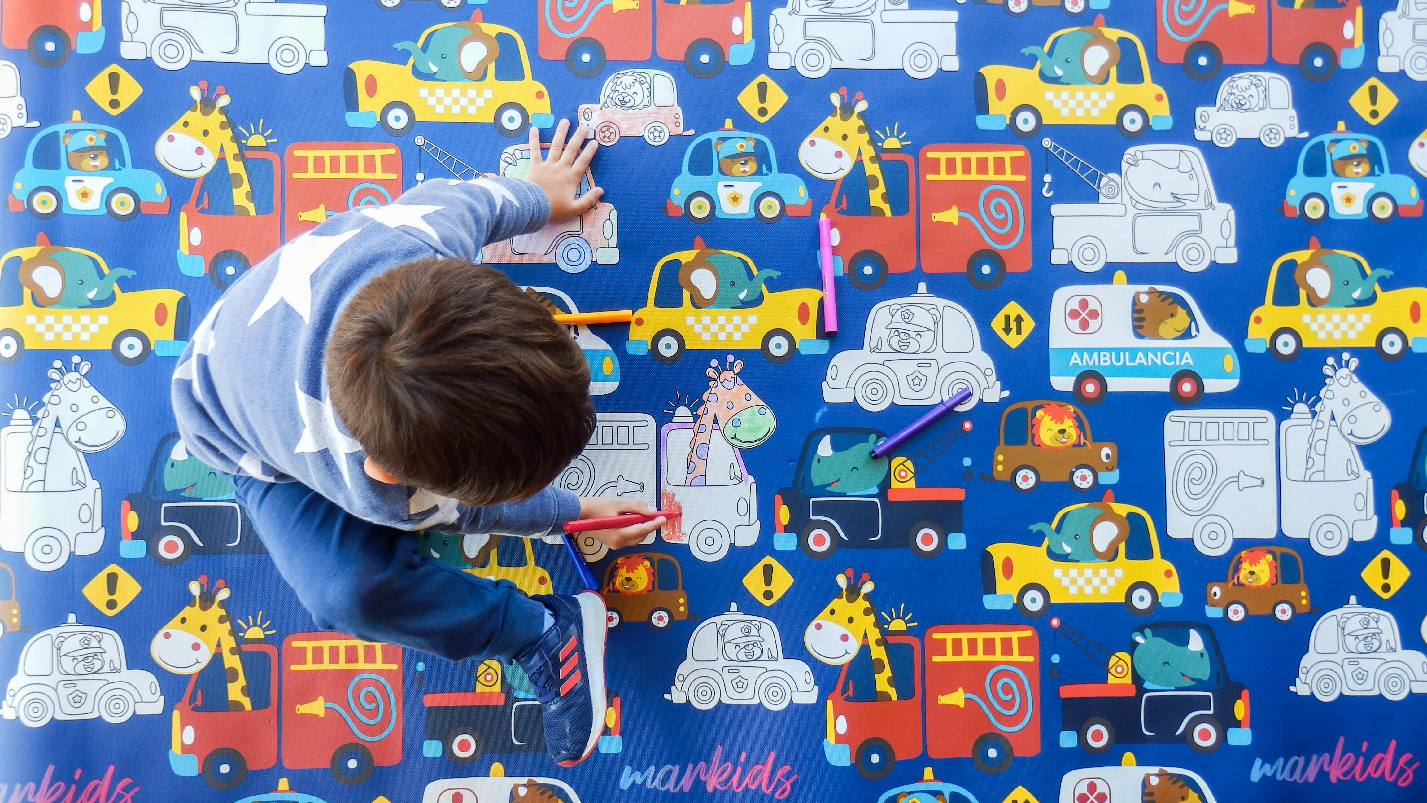 Alfombra exterior/interior polietileno tejido plano base antideslizante markids cochecitos multicolor 120x200cm