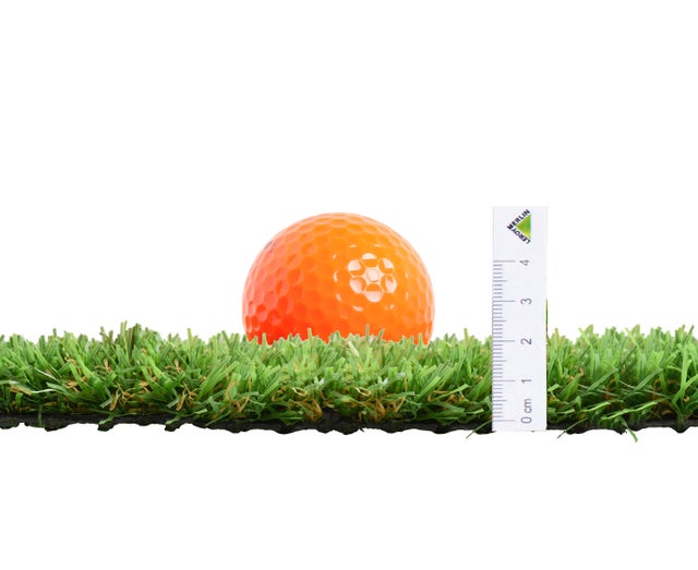 Rolo de relva artificial XAMANEK CADIZ 20MM 1X5M 17850 pontadas m2 e 11500 DTex de densidade