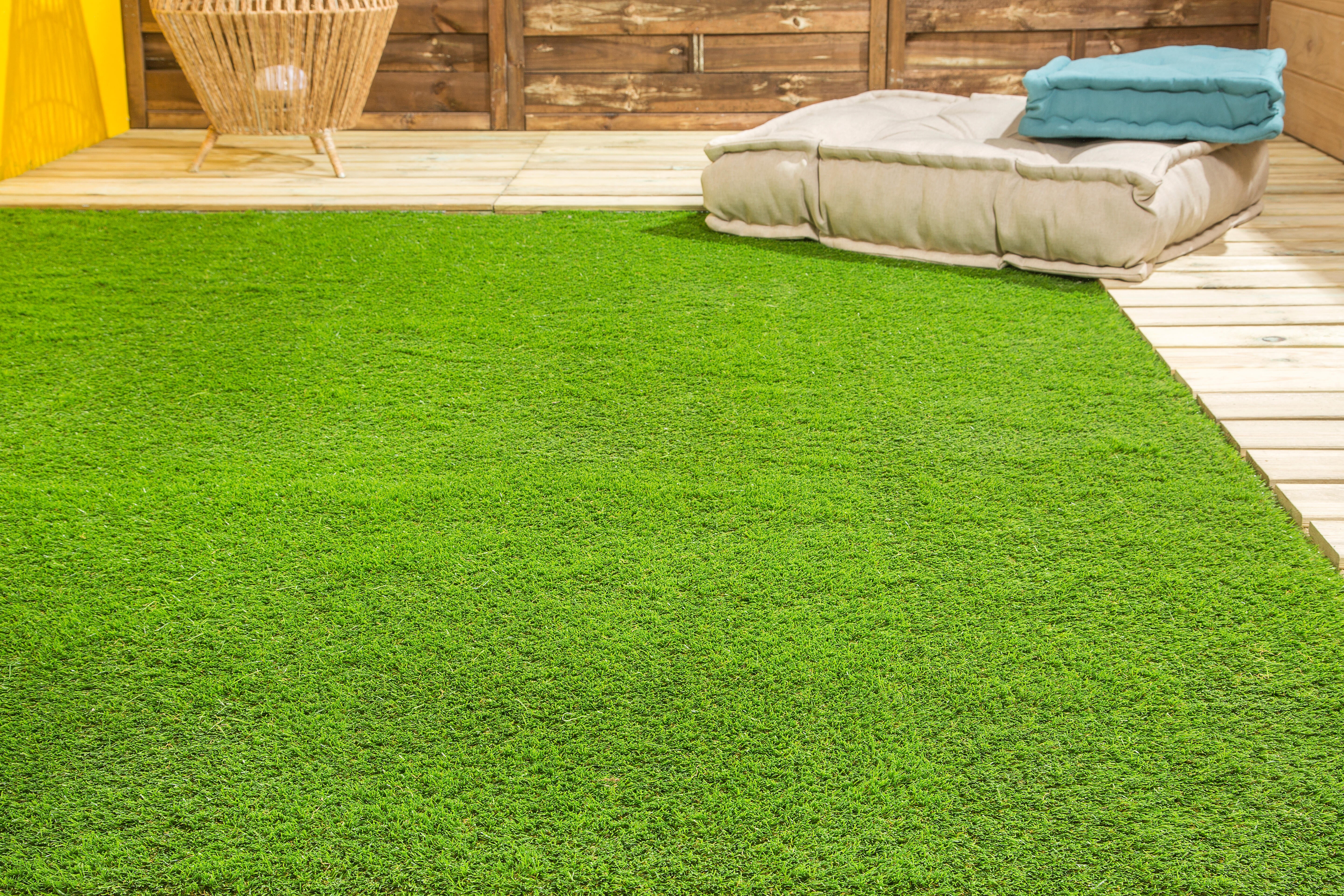 Rolo de relva artificial XAMANEK JEREZ 30MM 2X5M 17850 pontadas m2 e 11500 DTex - 13