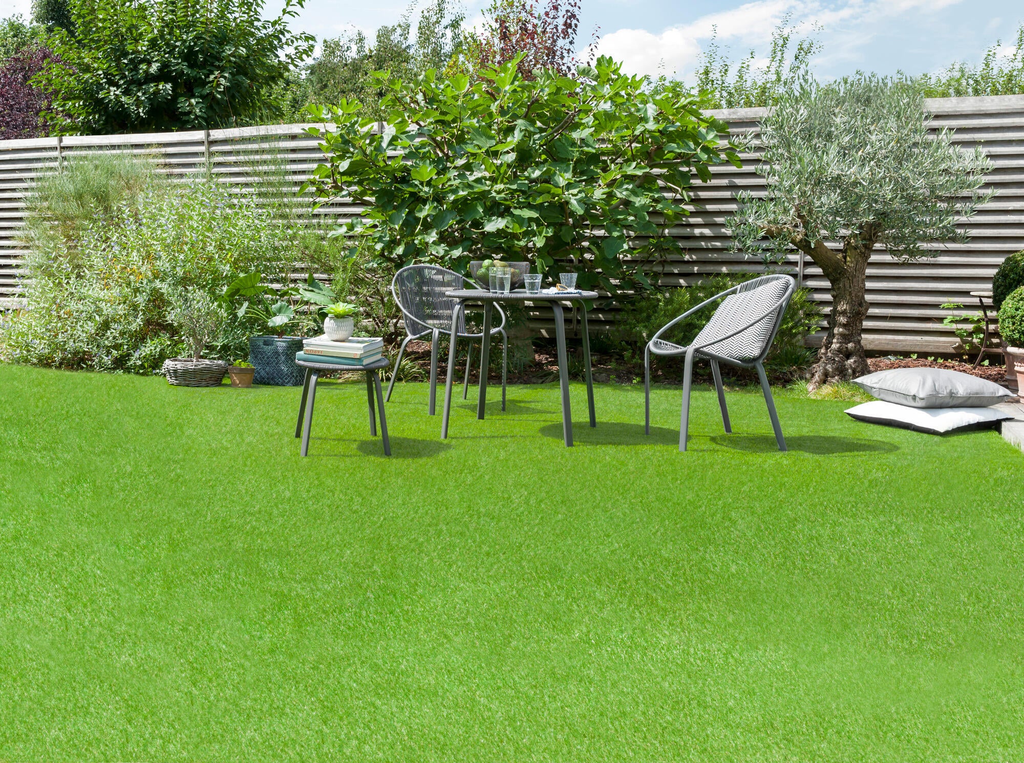 Patios y jardines con césped artificial Leroy Merlin