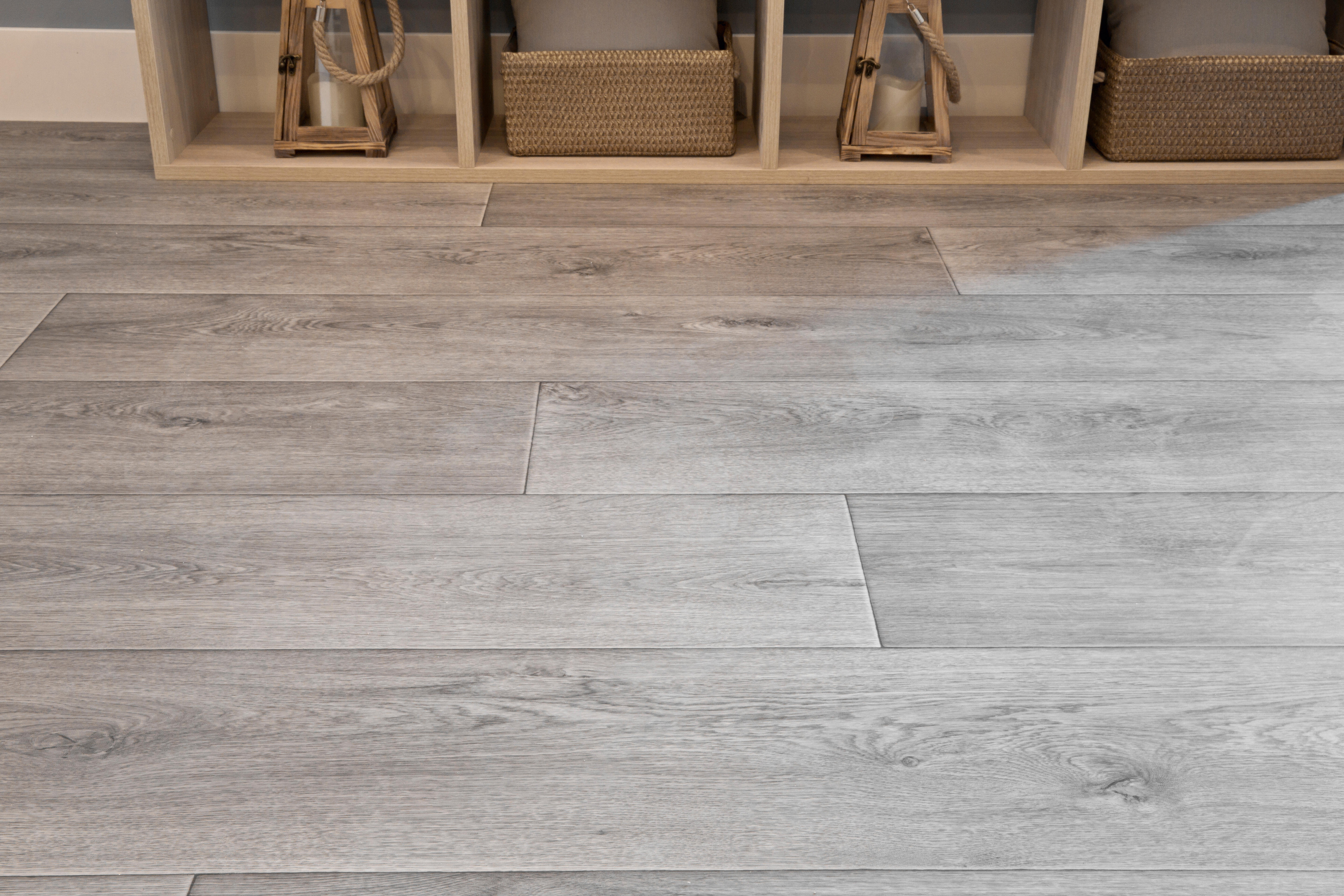 Pavimento vinílico a rolo superior Tarkett 2.8 mm cinza 2 m - 4