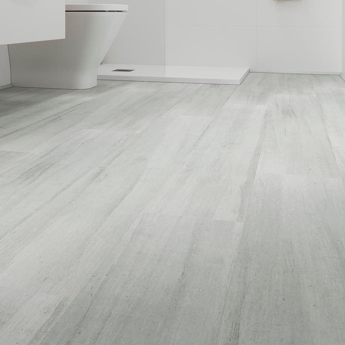casa banho com pavimento laminado