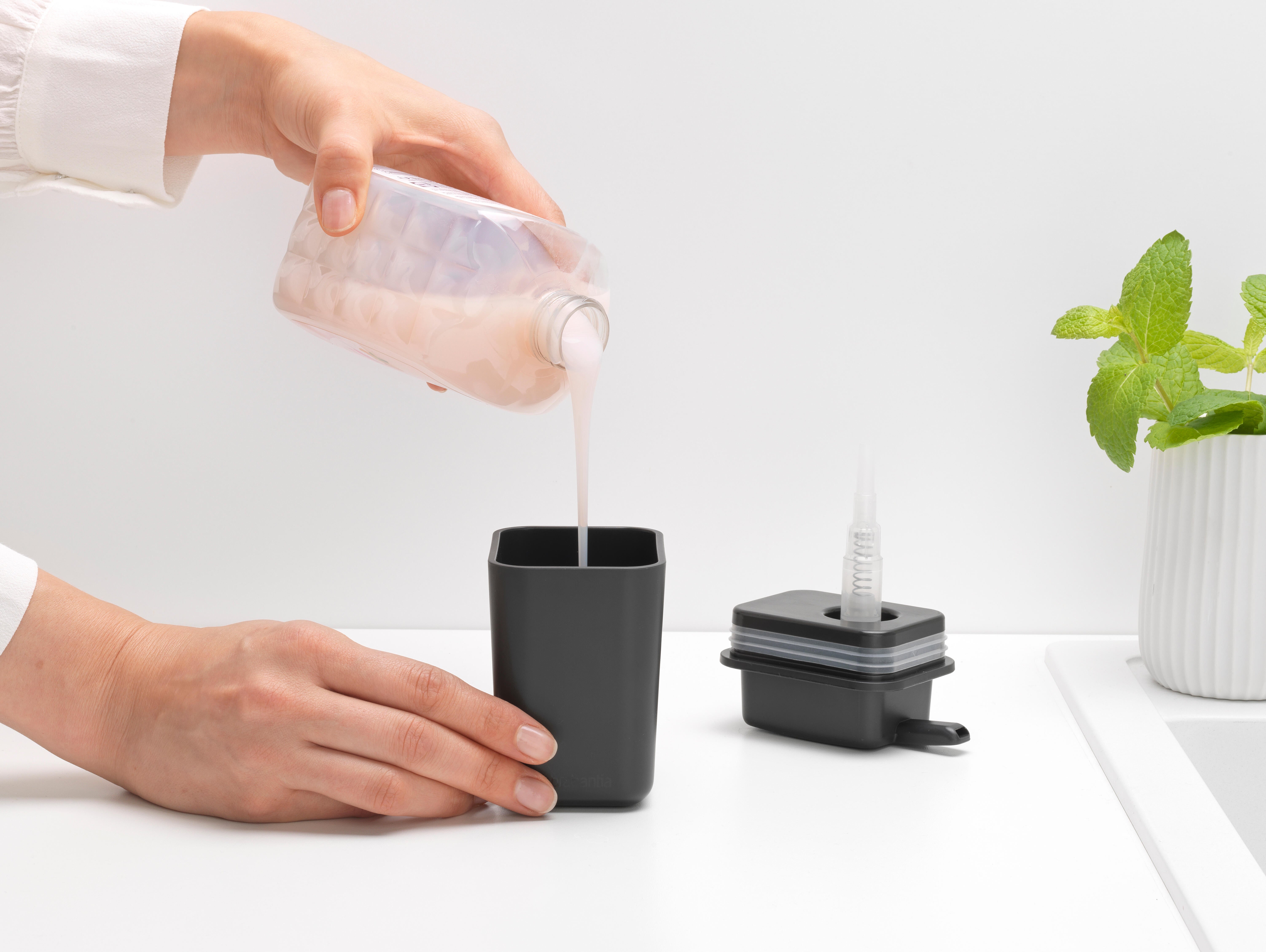 Dispensador de jabón Brabantia gris oscuro - 8