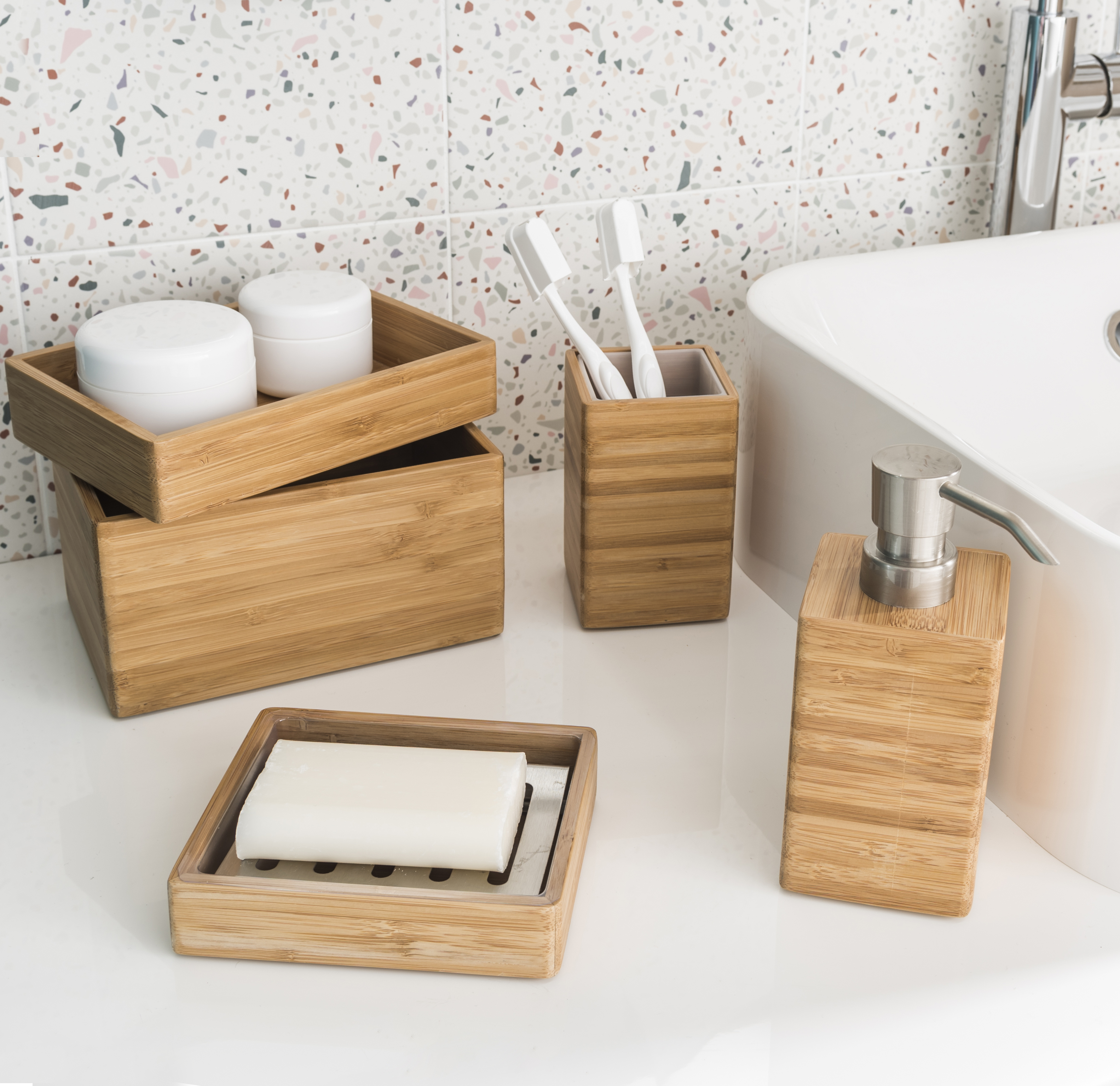 acessórios em bamboo para a casa de banho