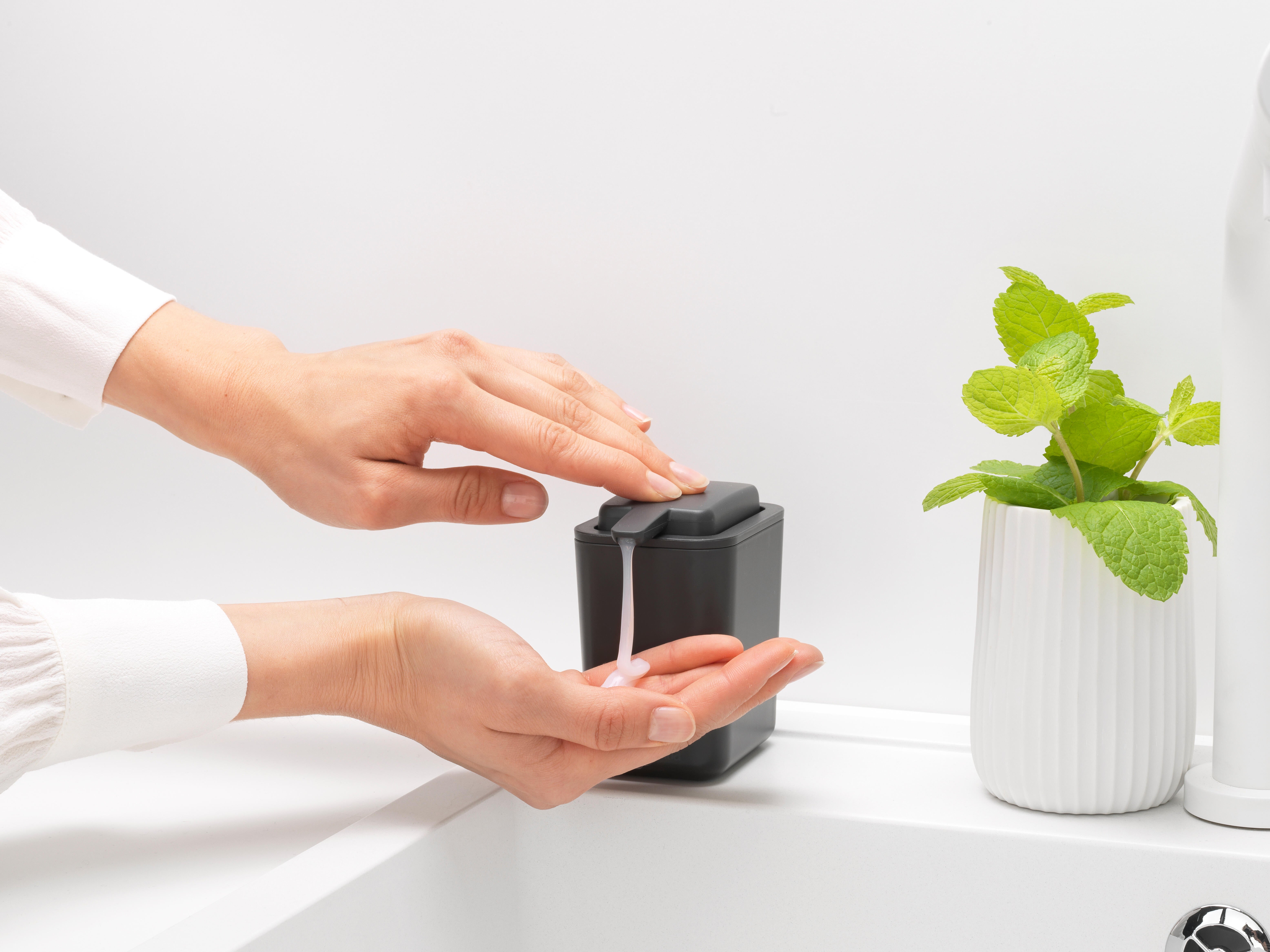 Dispensador de jabón Brabantia gris oscuro - 7