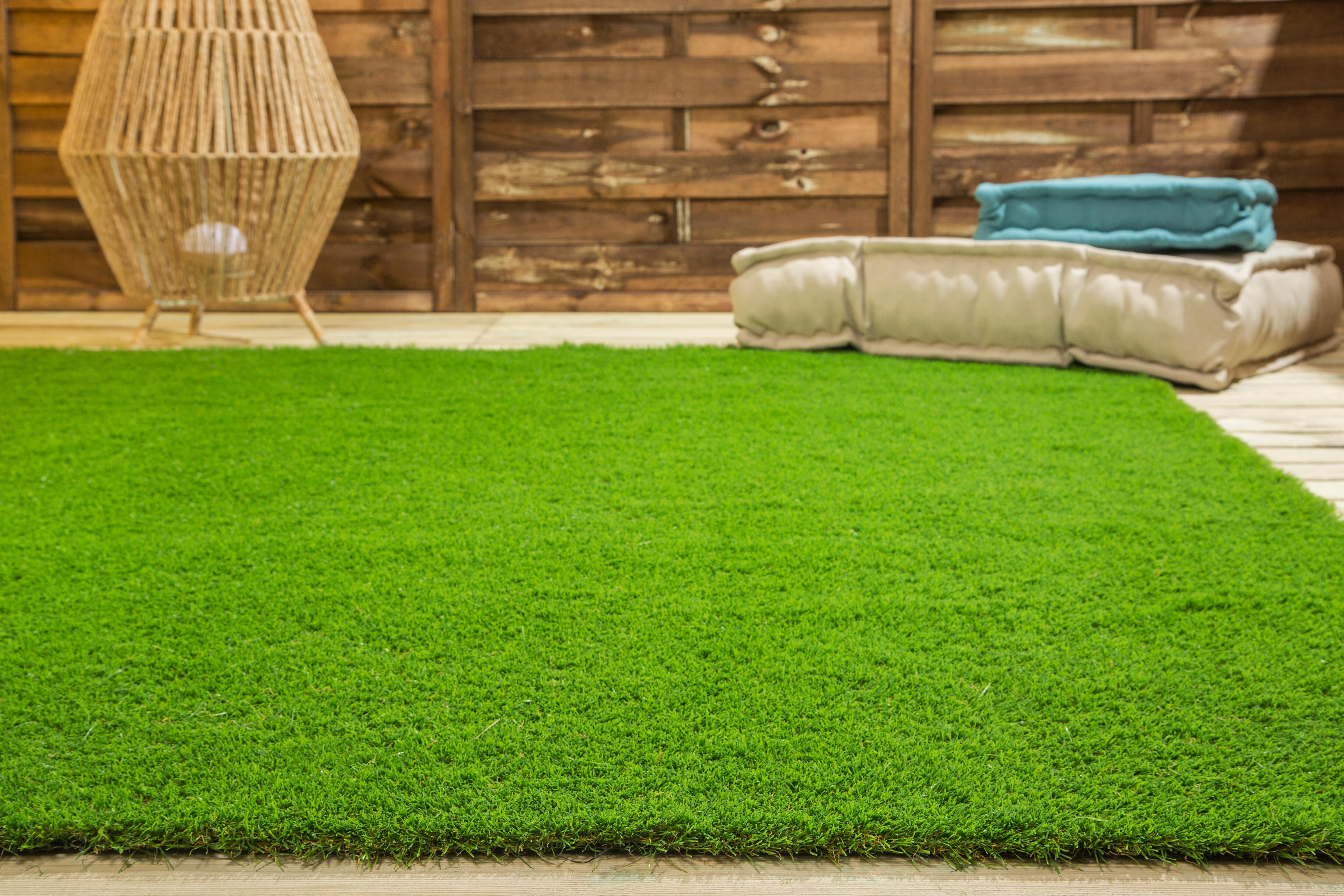 Rolo de relva artificial XAMANEK JEREZ 30MM 2X5M 17850 pontadas m2 e 11500 DTex - 12