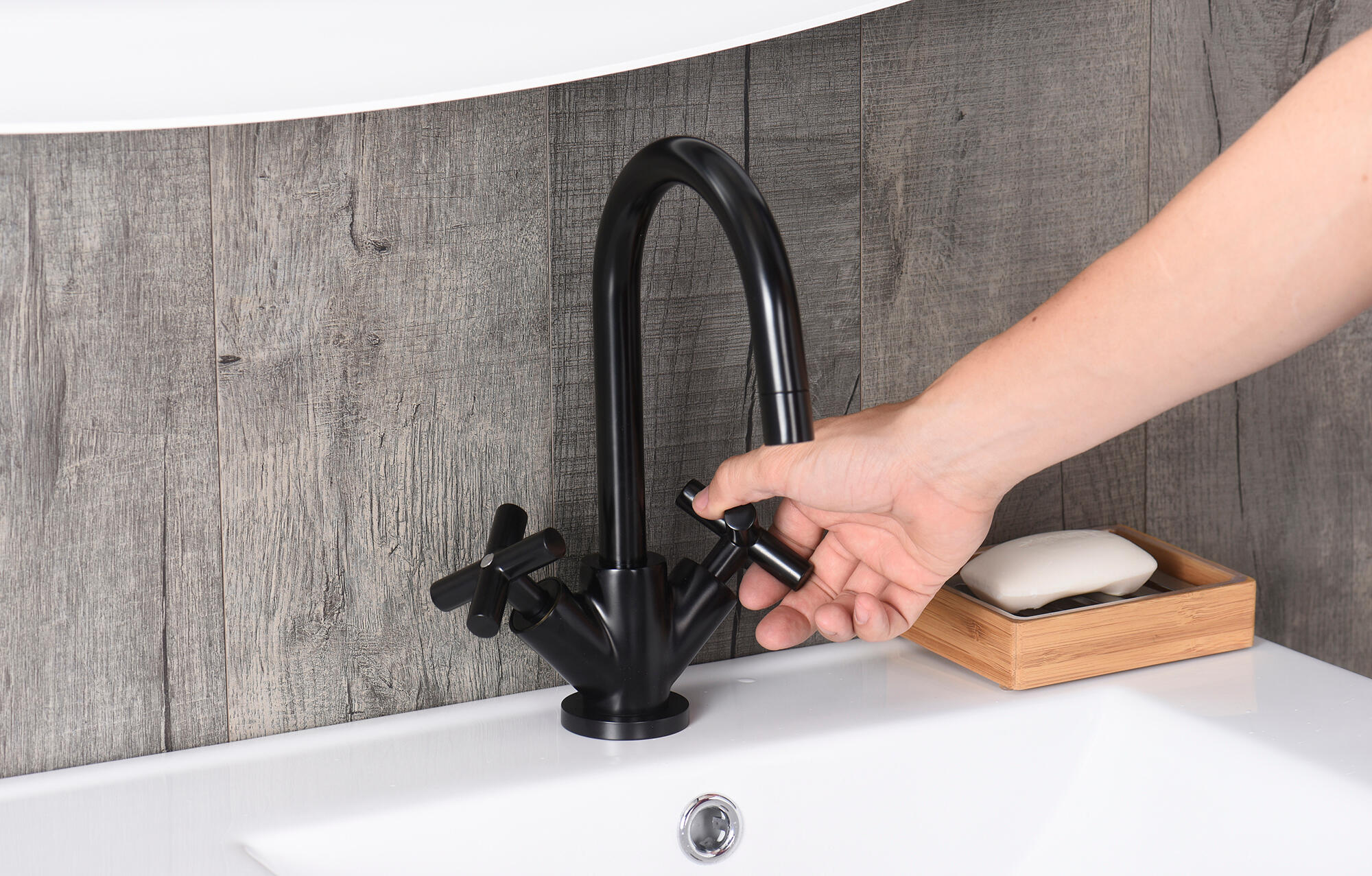 Torneira para lavatório cano alto bicomando preto mate Sensea Nosu - 12